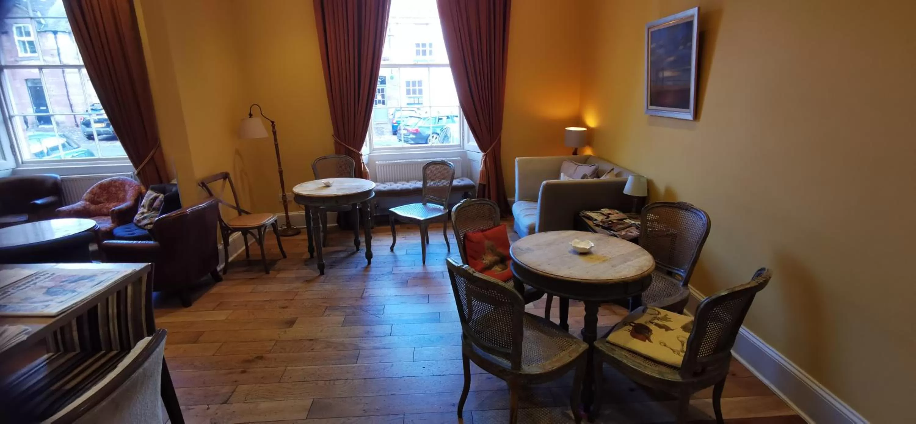 Living room in Buccleuch and Queensberry Arms Hotel