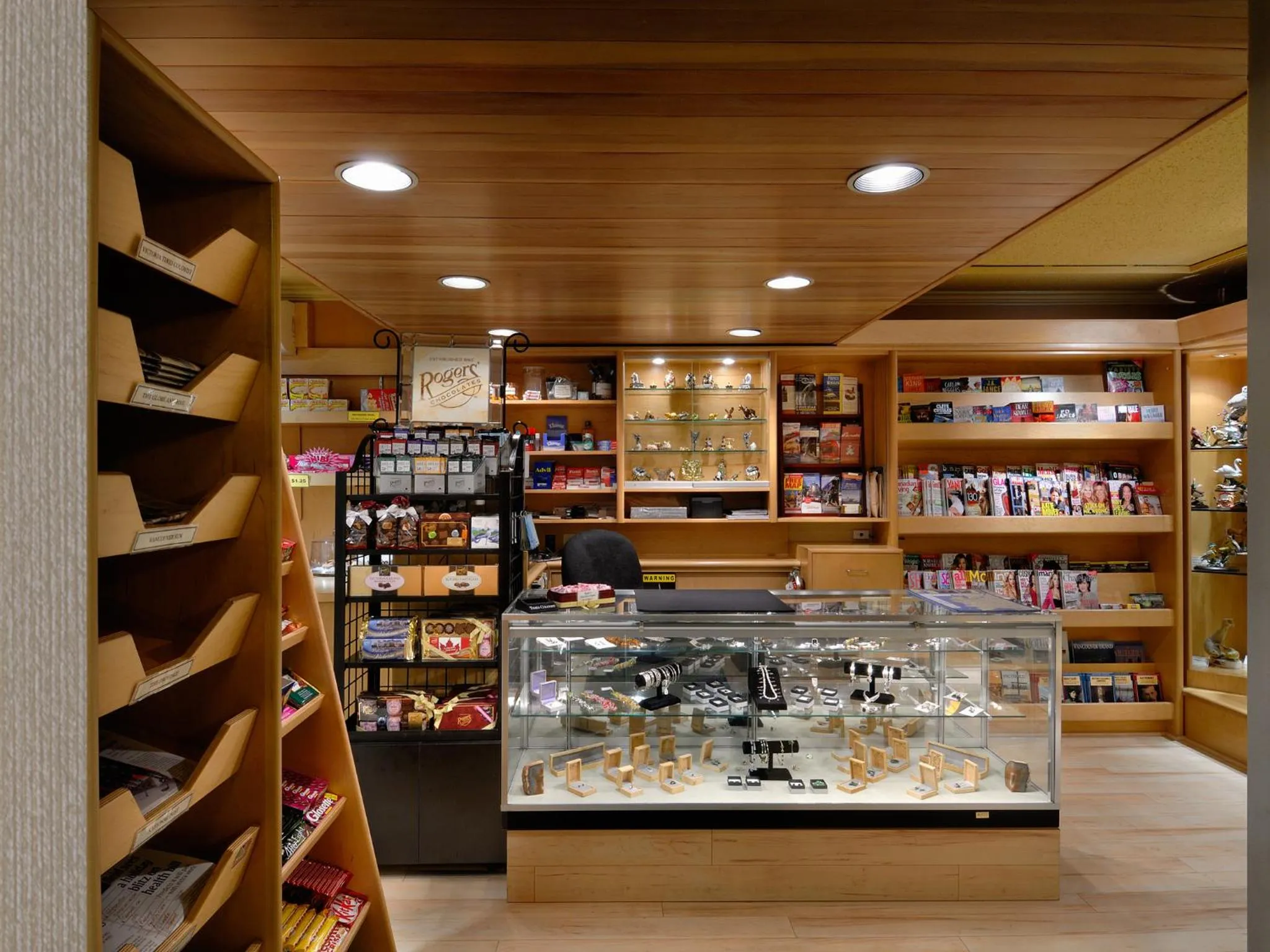 On-site shops in Royal Scot Hotel & Suites