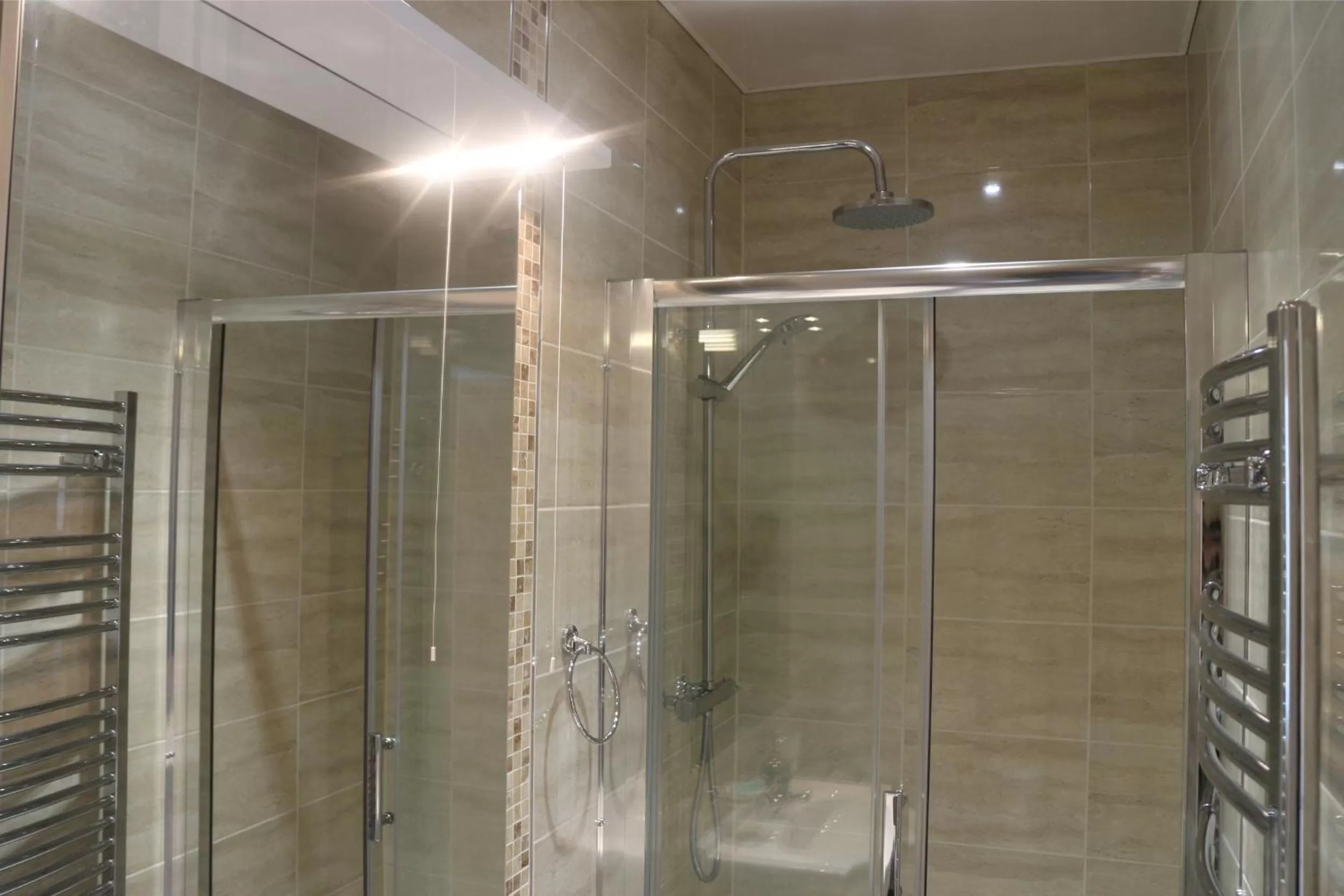 Shower in Oscar Lodge