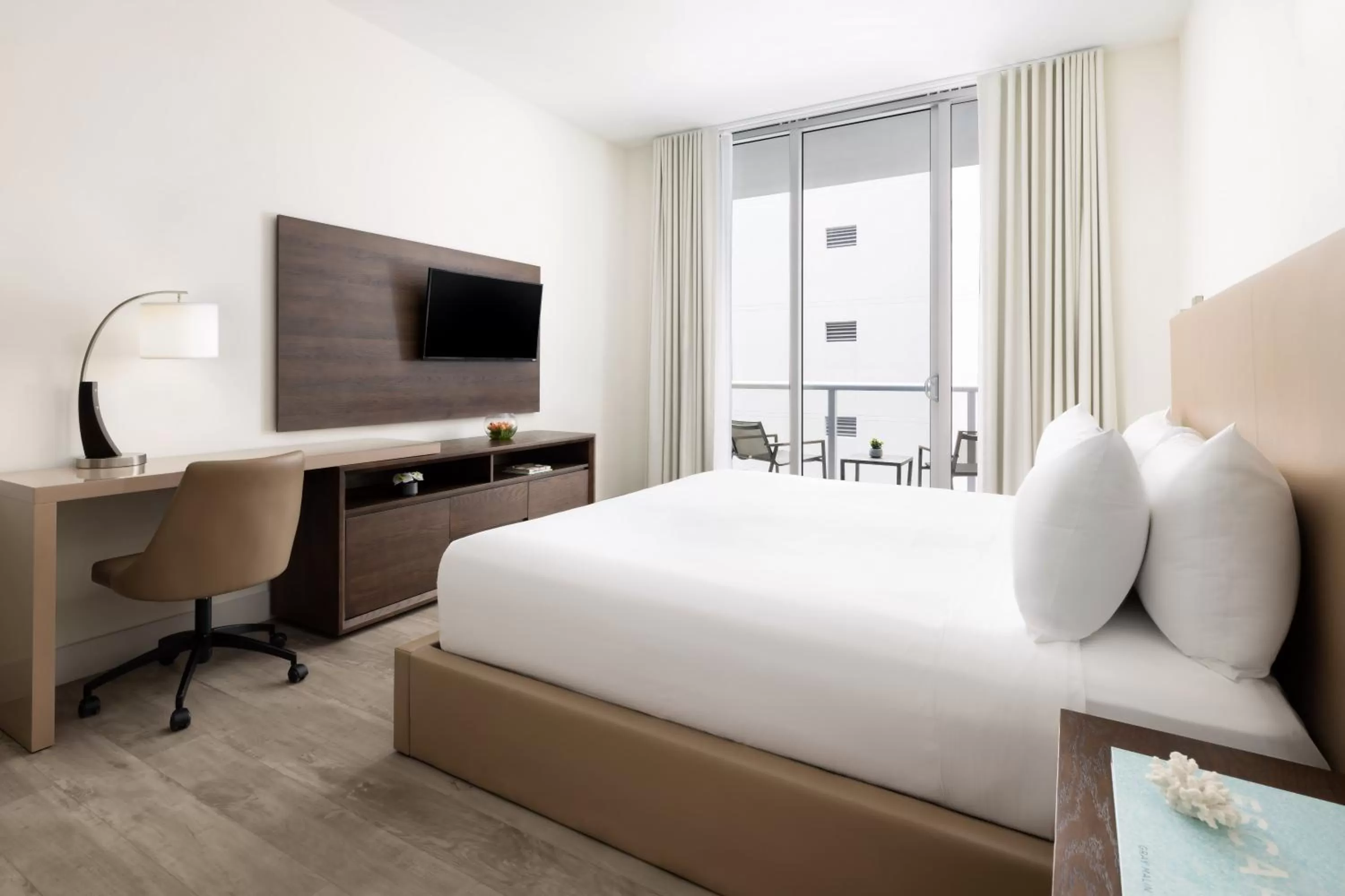 TV and multimedia, Bed in Costa Hollywood Beach Resort - An All Suite Hotel