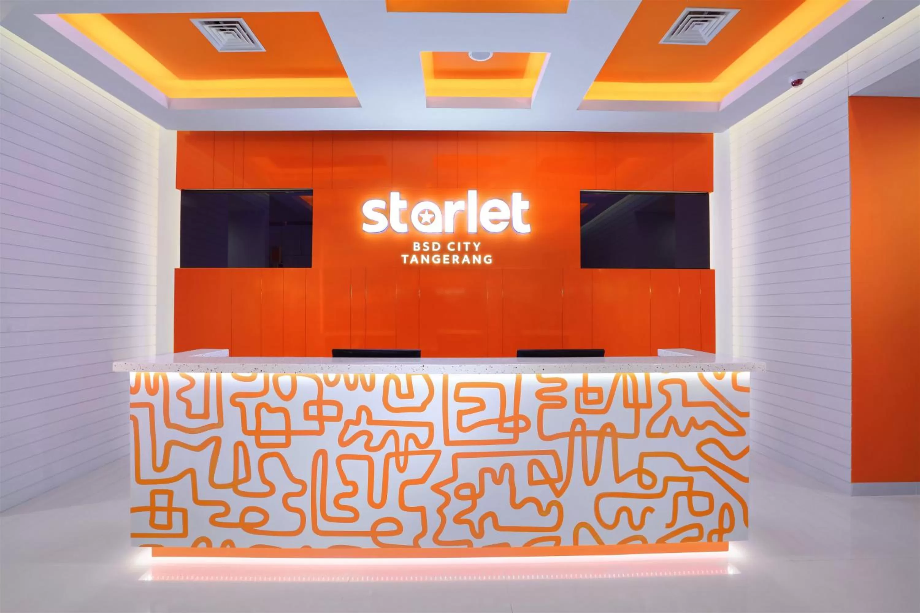 Lobby or reception in Starlet Hotel BSD City
