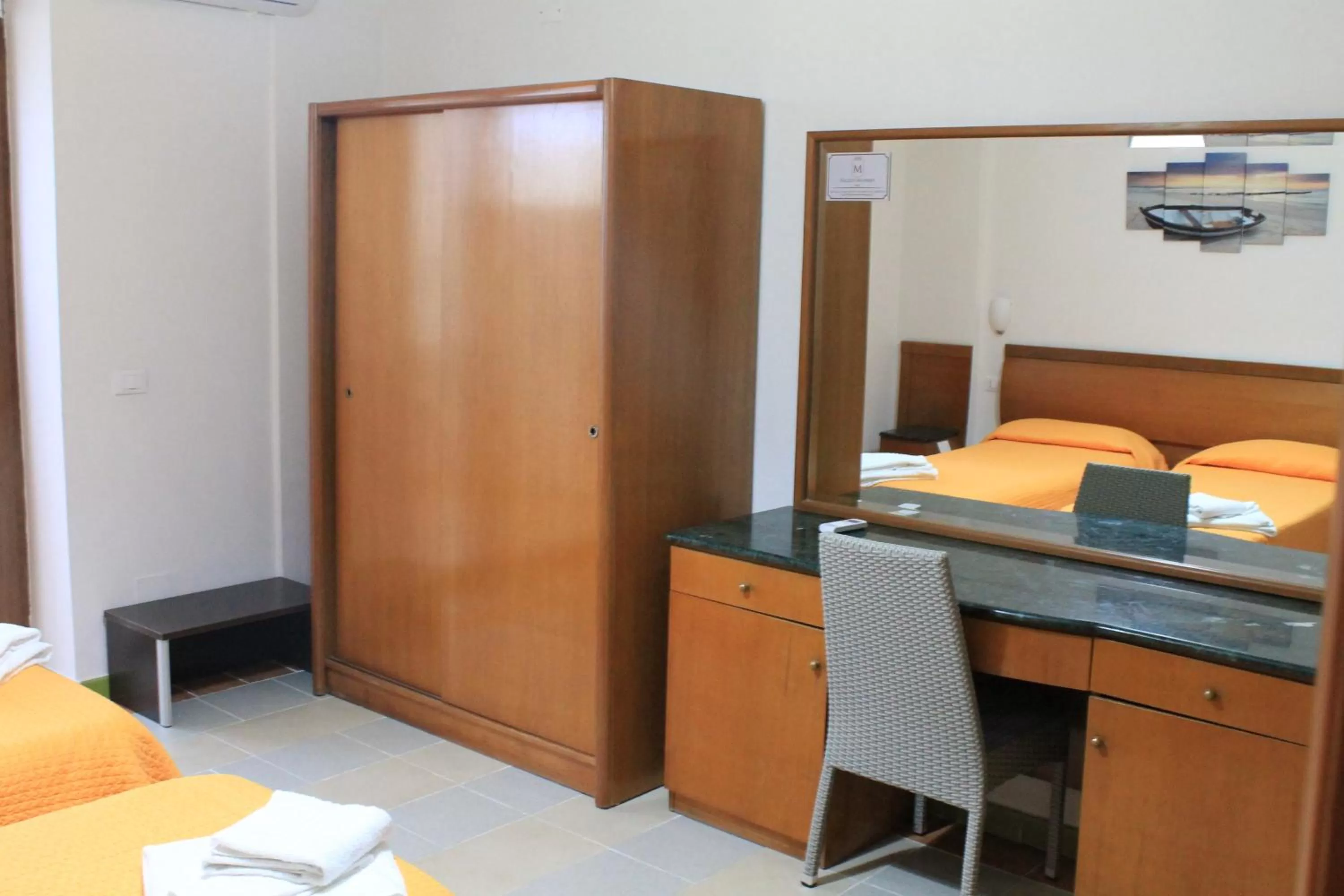 Bed in B&B Palazzo Manfredi Vieste, Fronte mare con Parcheggio