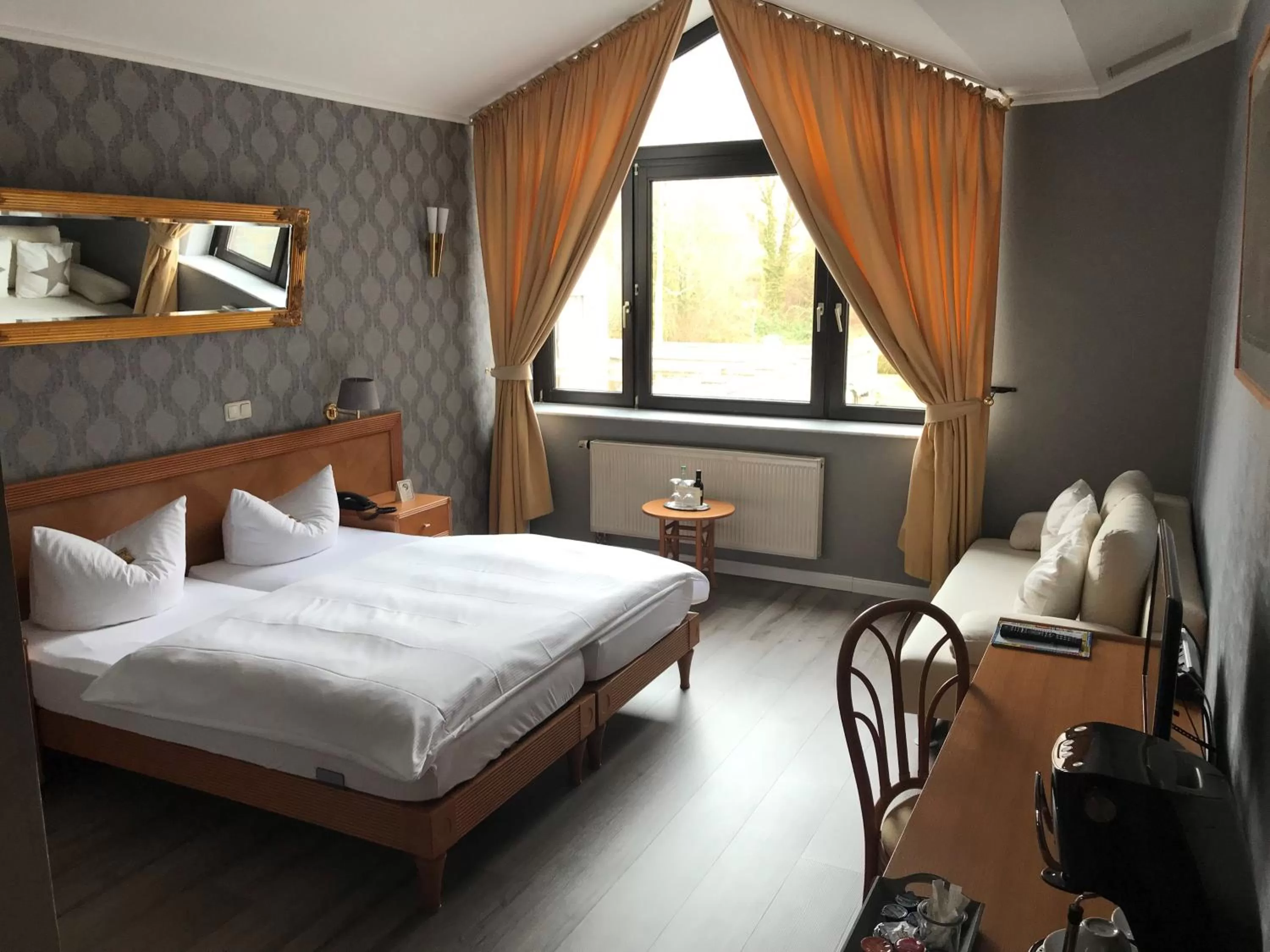 Bed in Burg Wegberg Hotel & Eventlocation