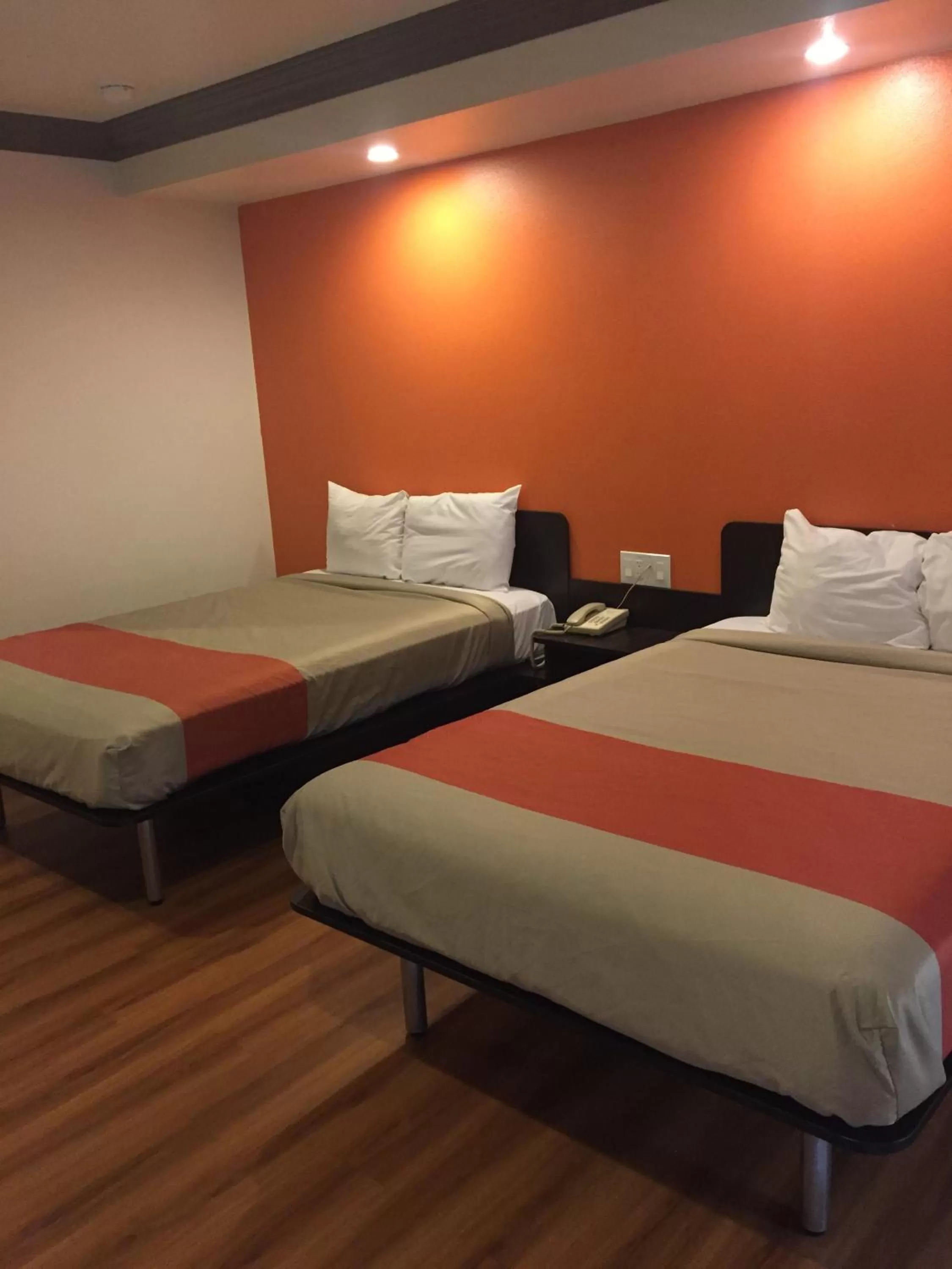 Bedroom in Motel 6 Gardena