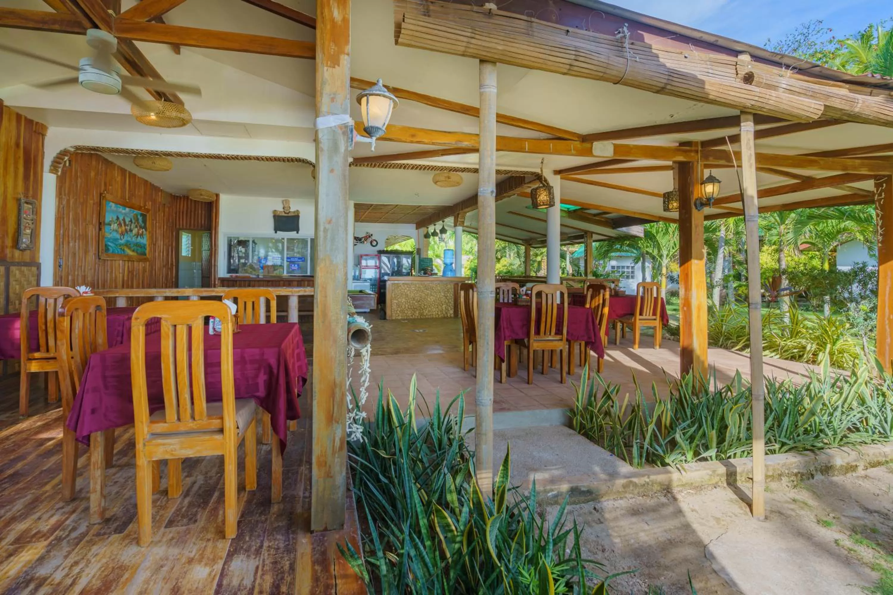 Restaurant/places to eat in Charisma Beach Resort