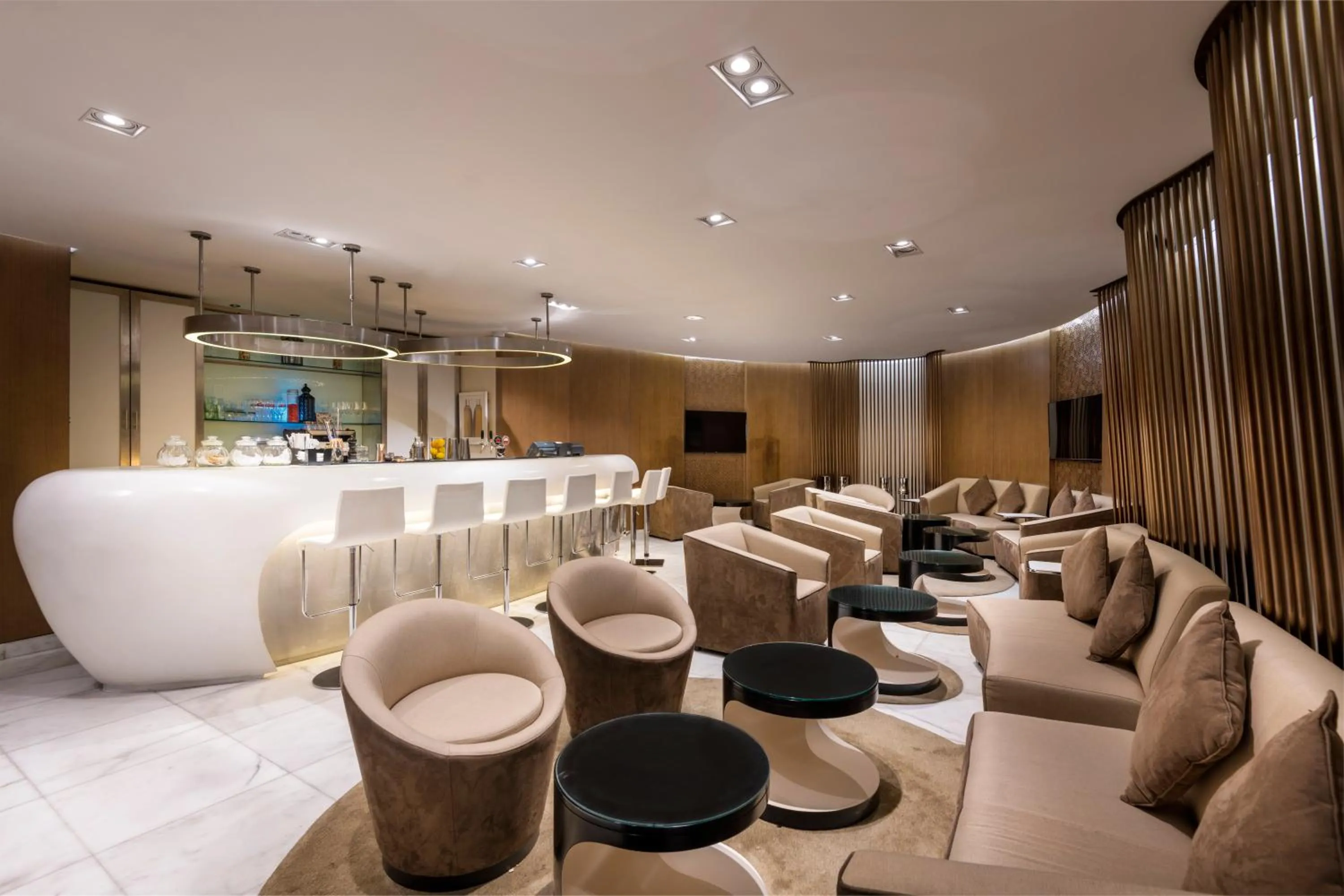 Lounge or bar in Holiday Inn Muscat AlSeeb by IHG
