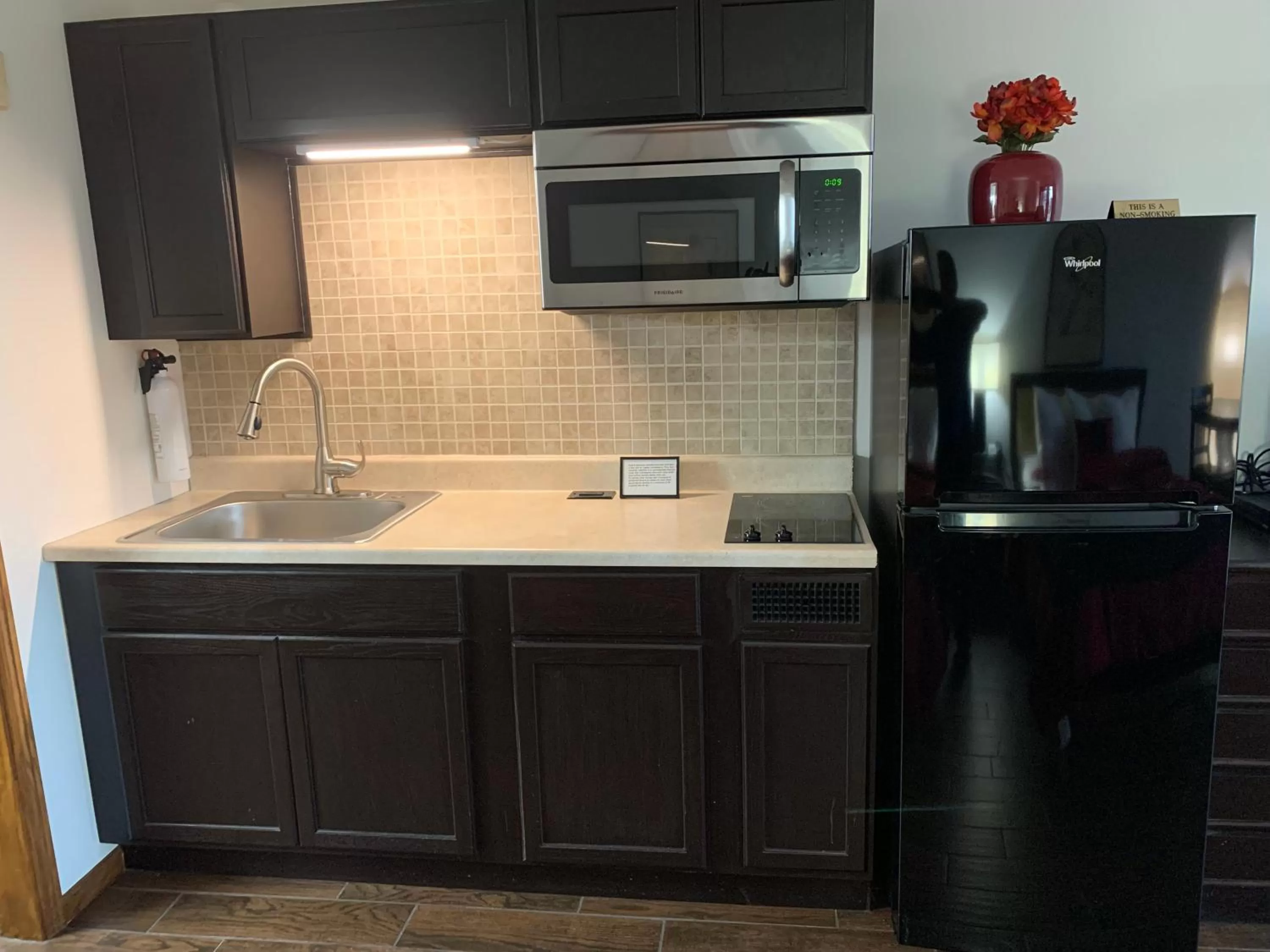 Kitchen or kitchenette in Geneva Wells Inn