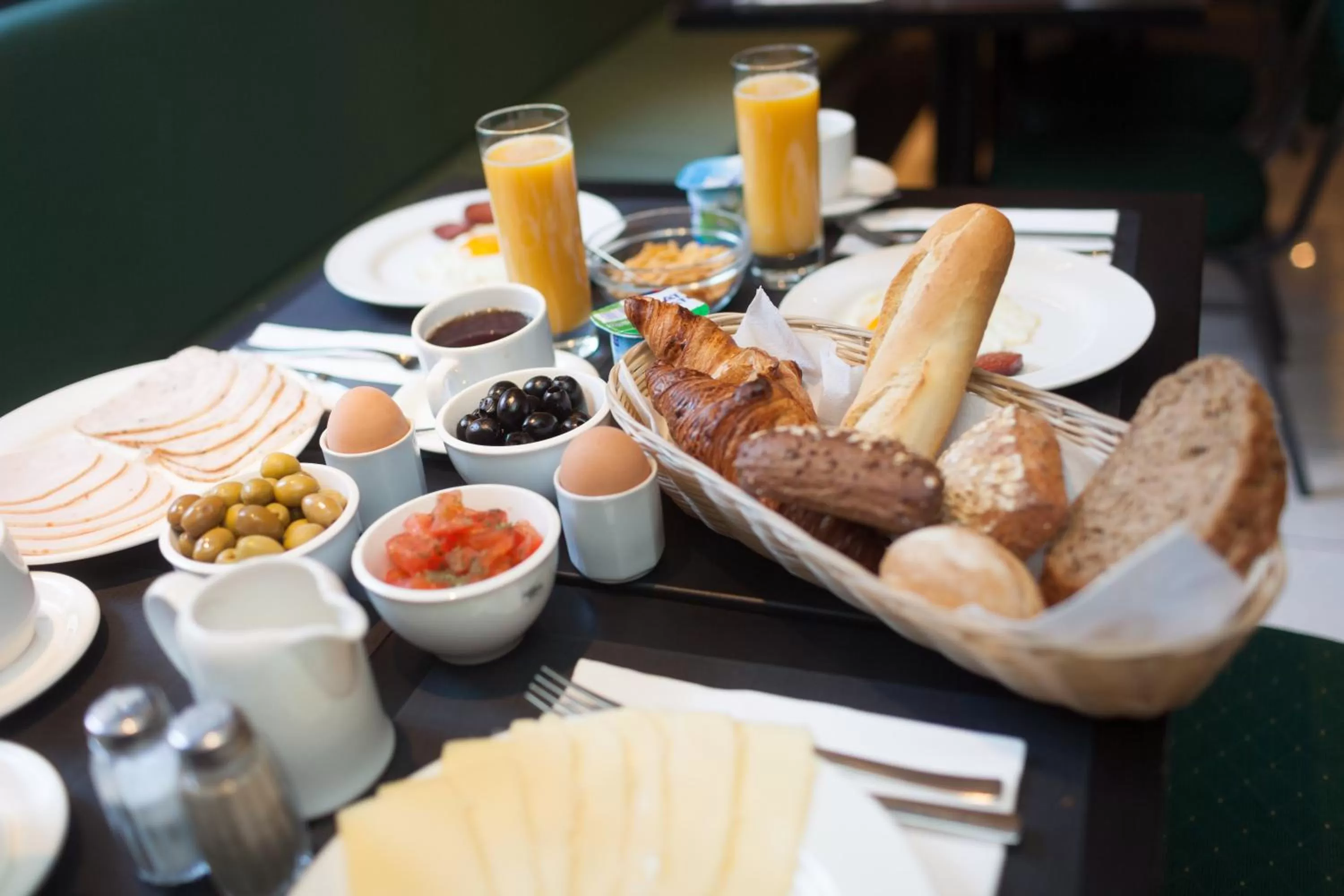 Breakfast in Hotel Villa Royale