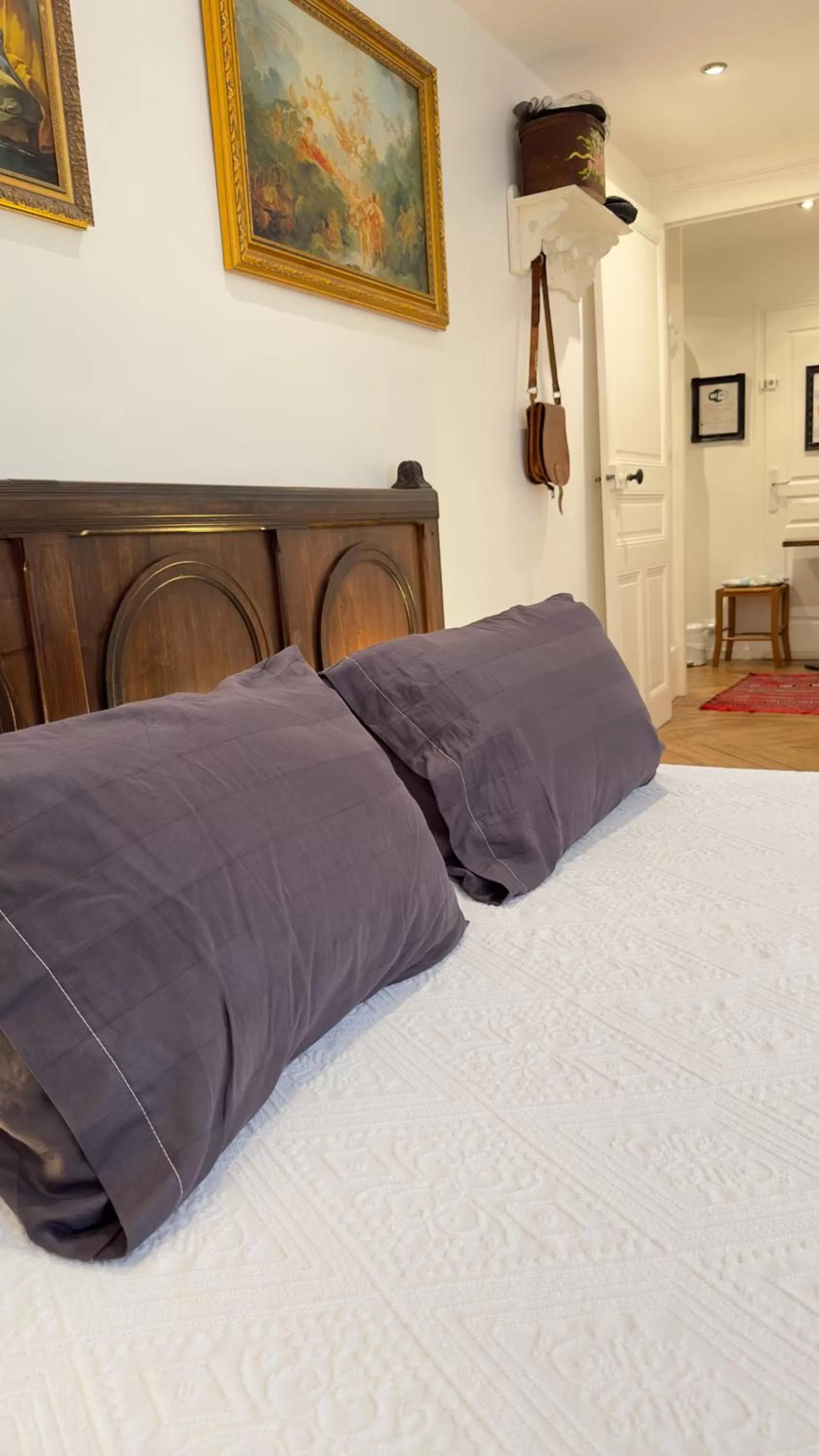 Bed in Chambre de charme au coeur du vieux Valence - Confort & Calme