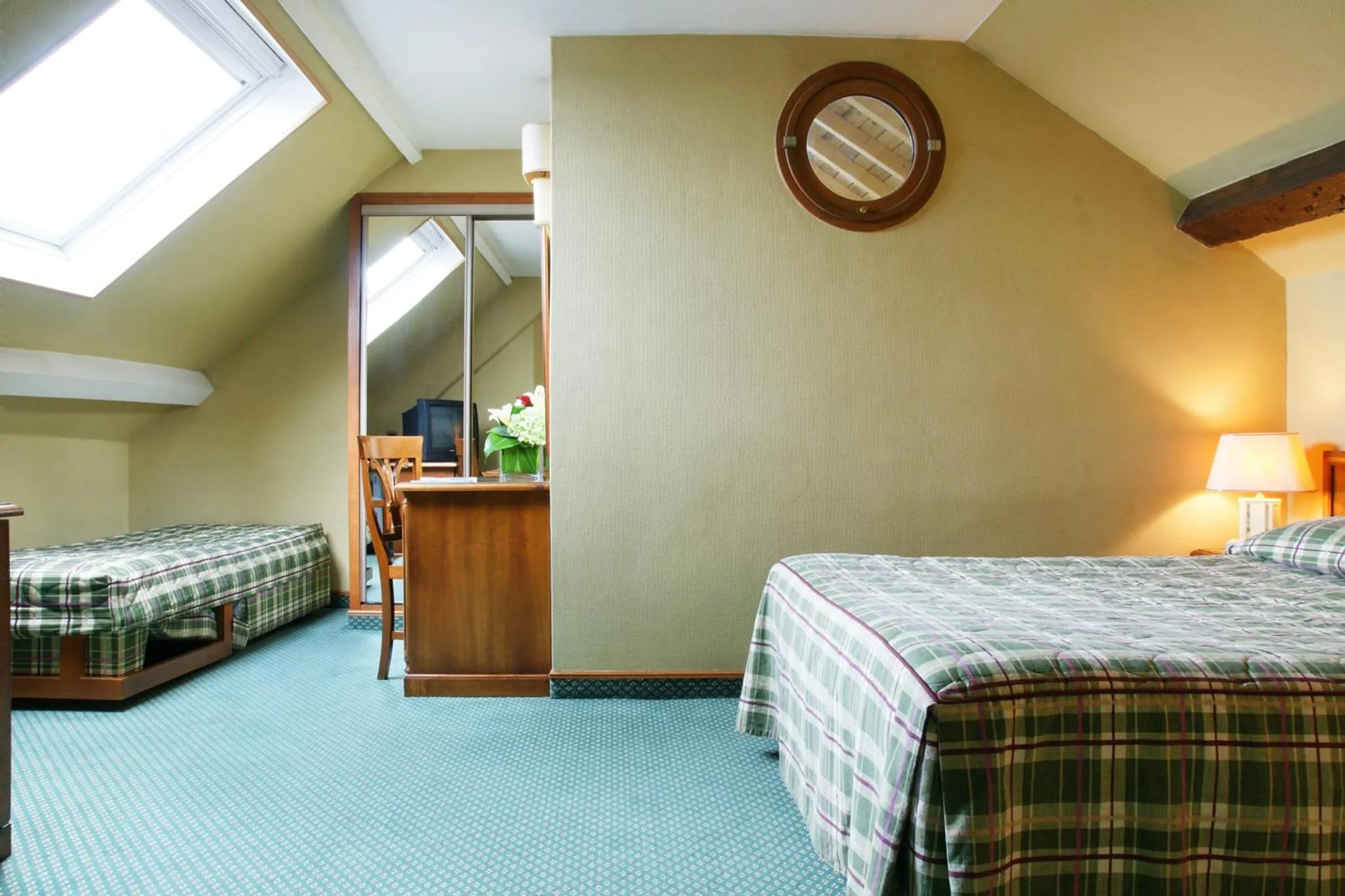 Day, Bed in Hotel Meslay Republique