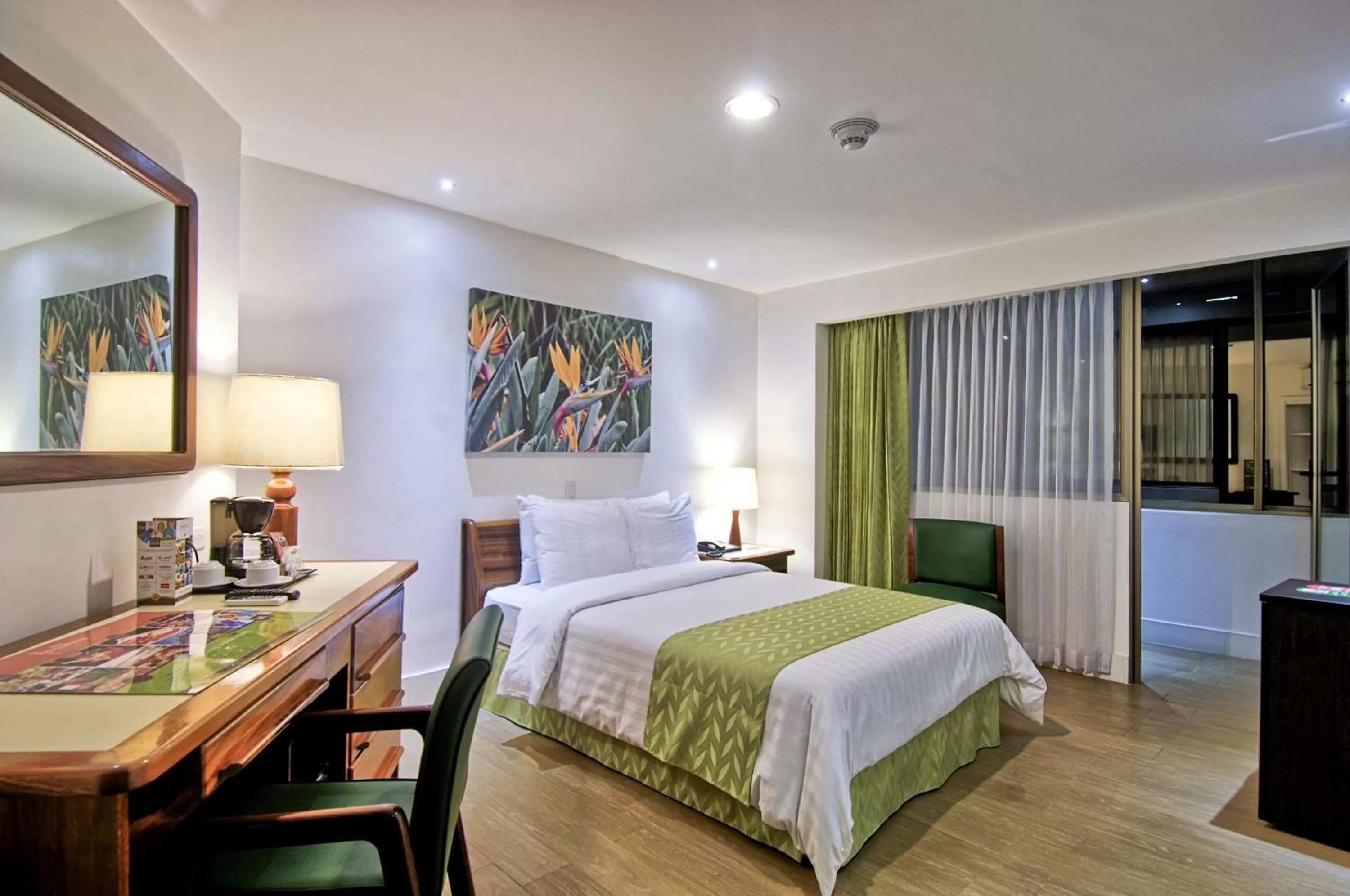 Seating area, Bed in Balmoral Hotel San José CR, Historic District