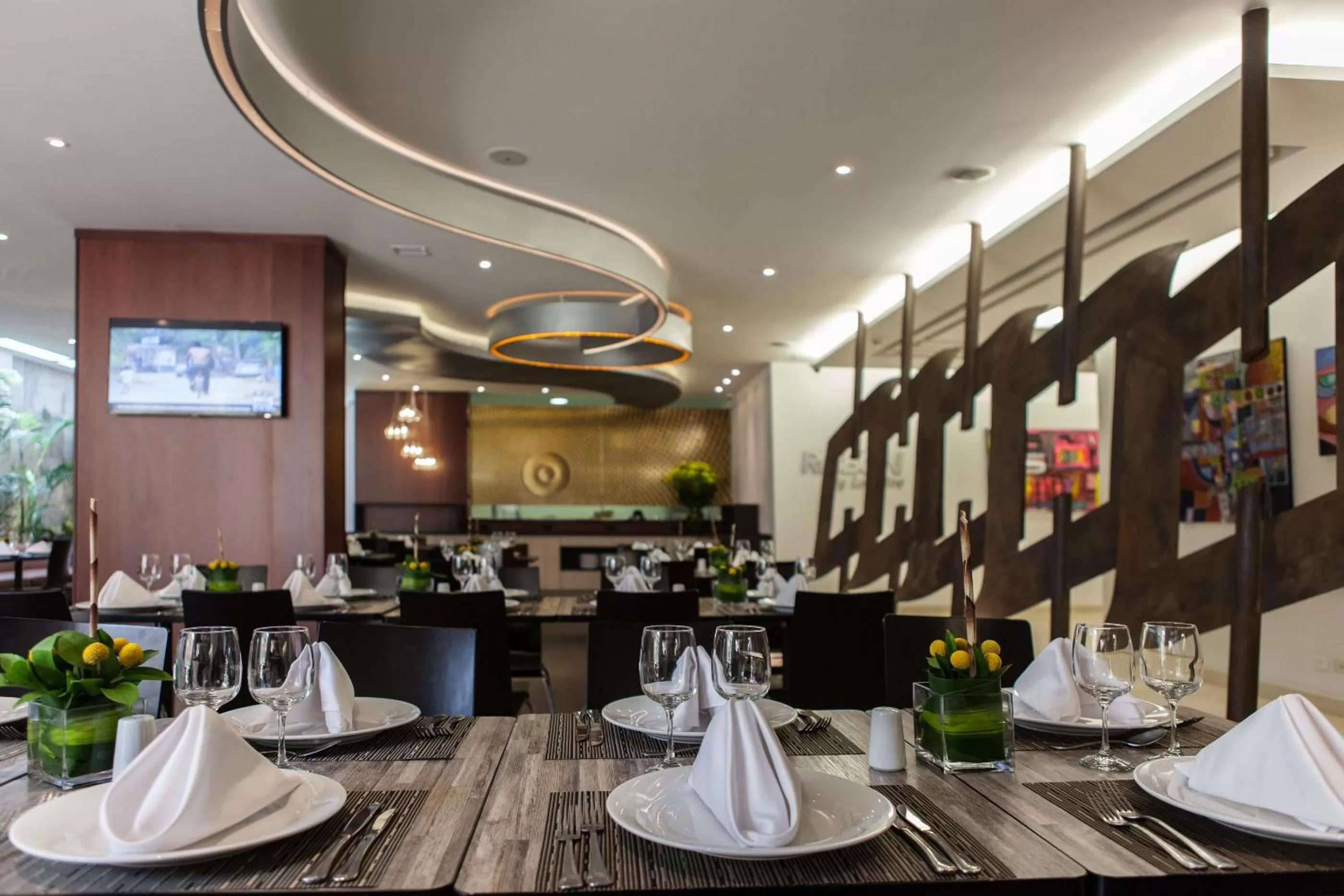 Restaurant/places to eat in Best Western Plus 93 Park Hotel