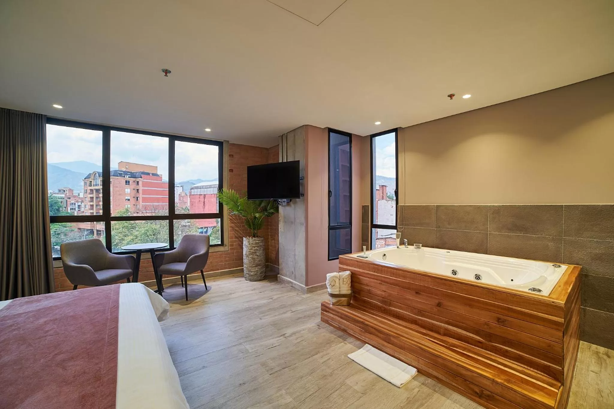 Hot Tub in Eutopiq Hotel