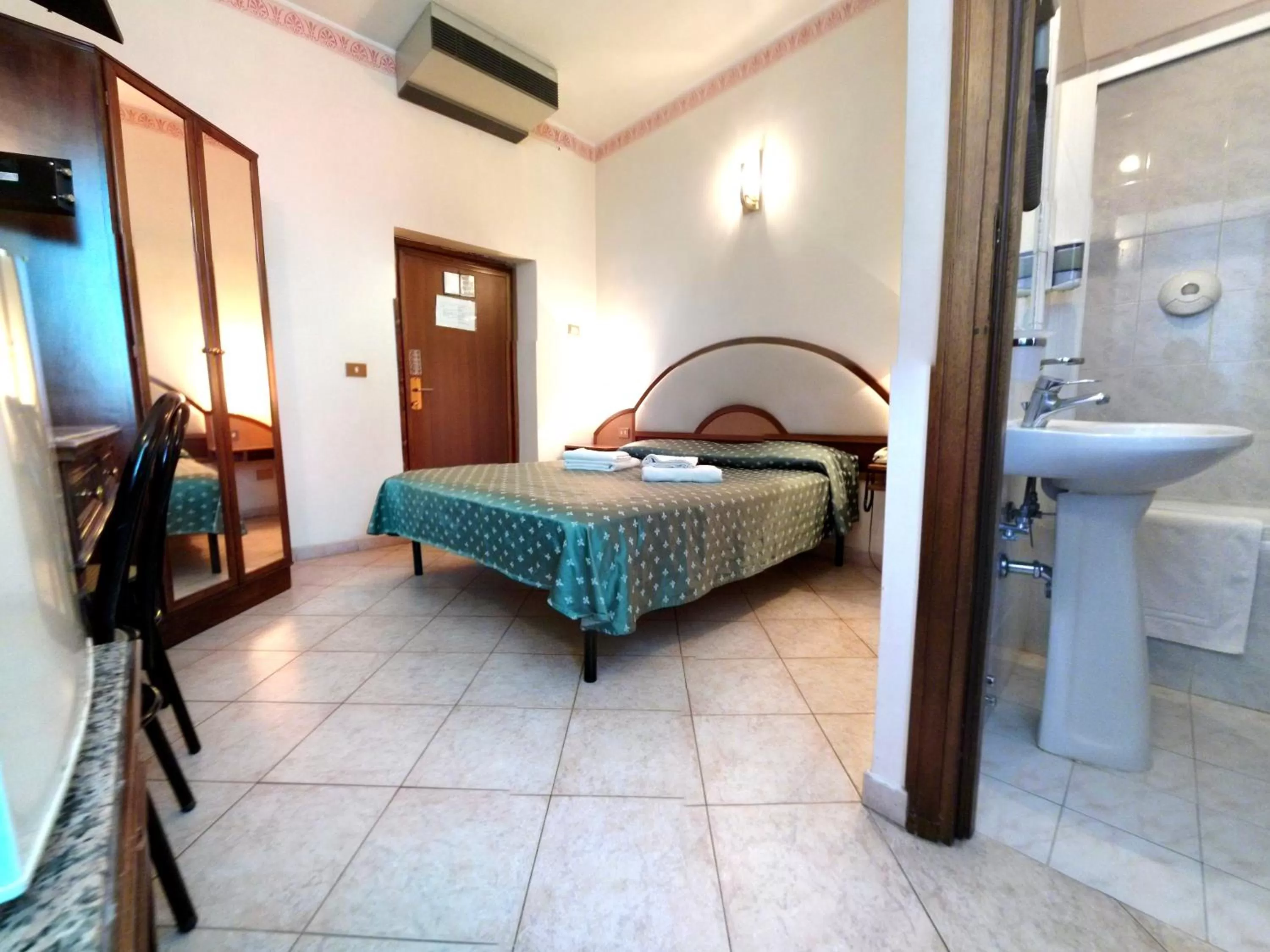 Bed in Cambridge Hotel