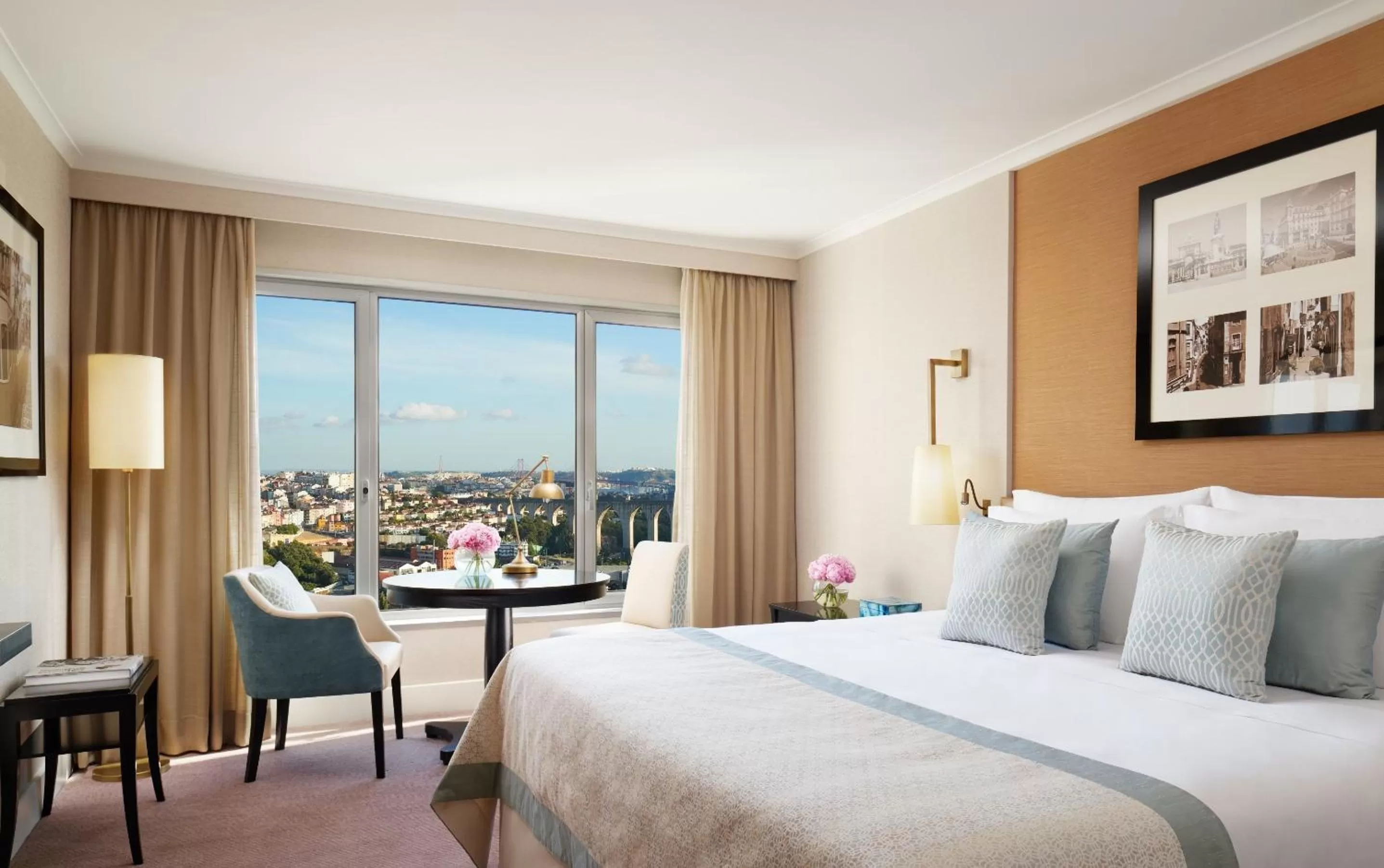 Landmark view, Bed in Corinthia Lisbon