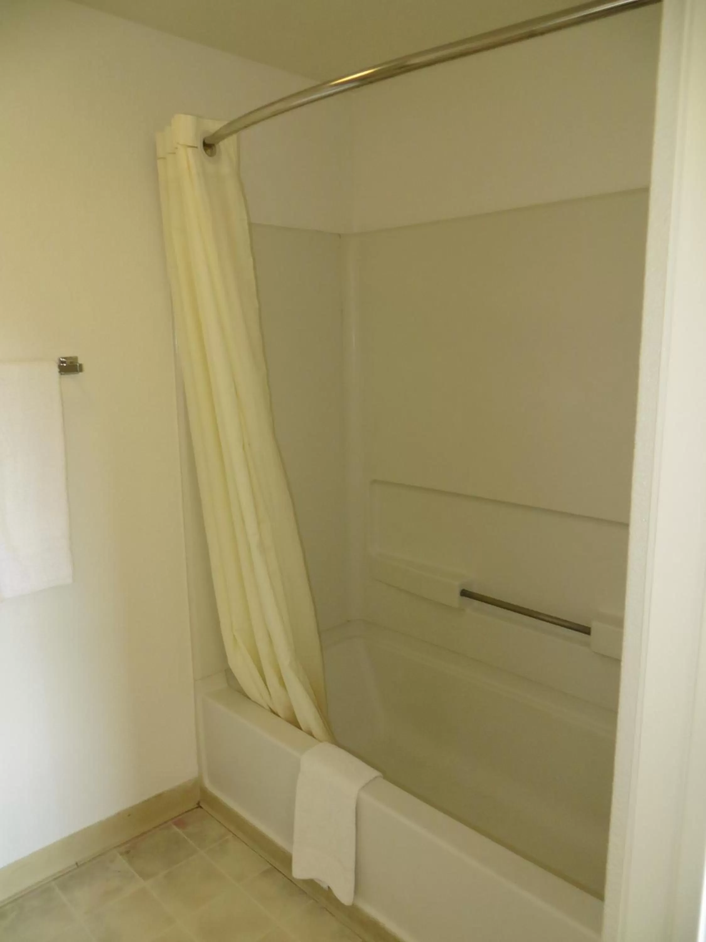 Bathroom in Beachview Inn