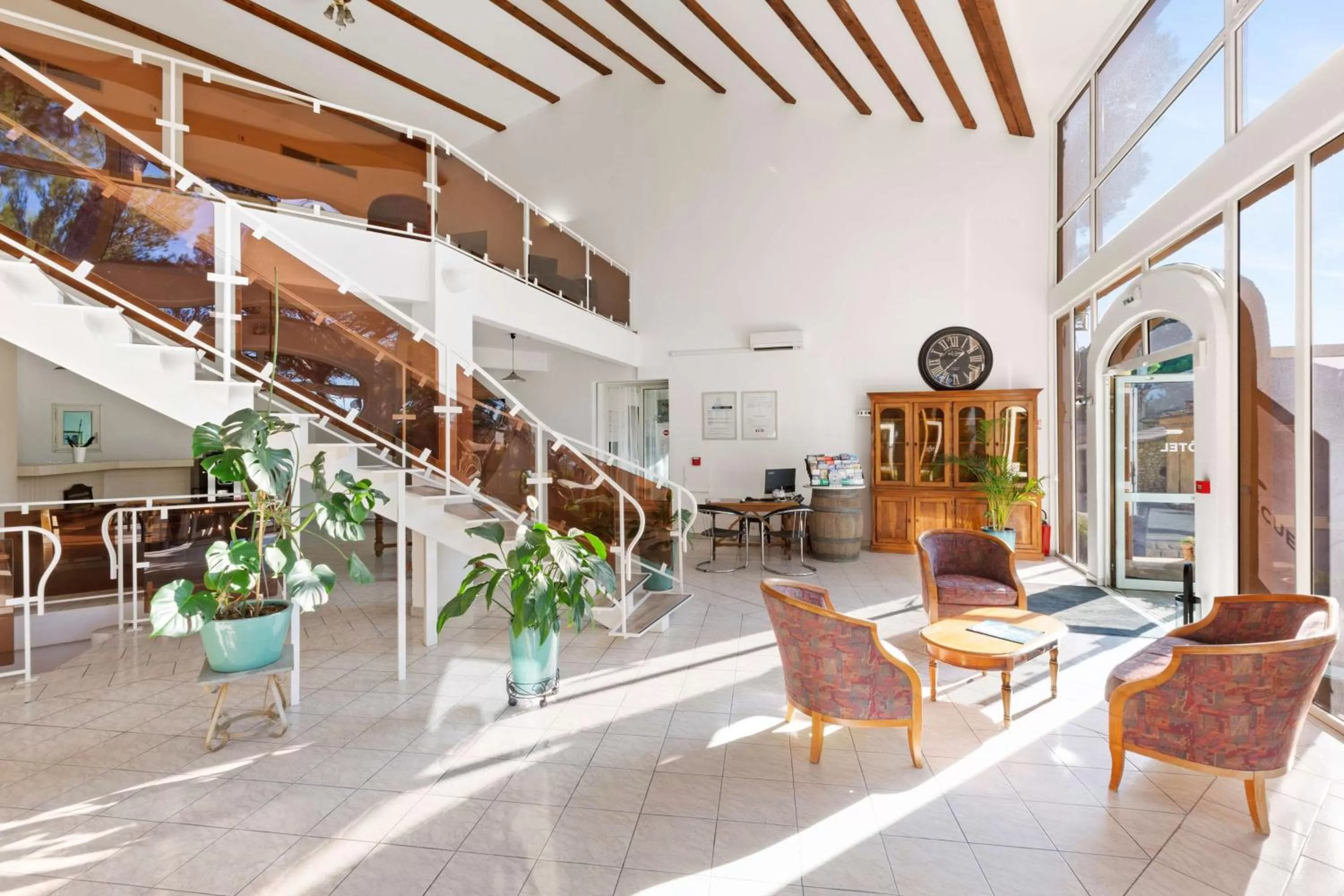 Lobby or reception in Best Western Domaine de Roquerousse
