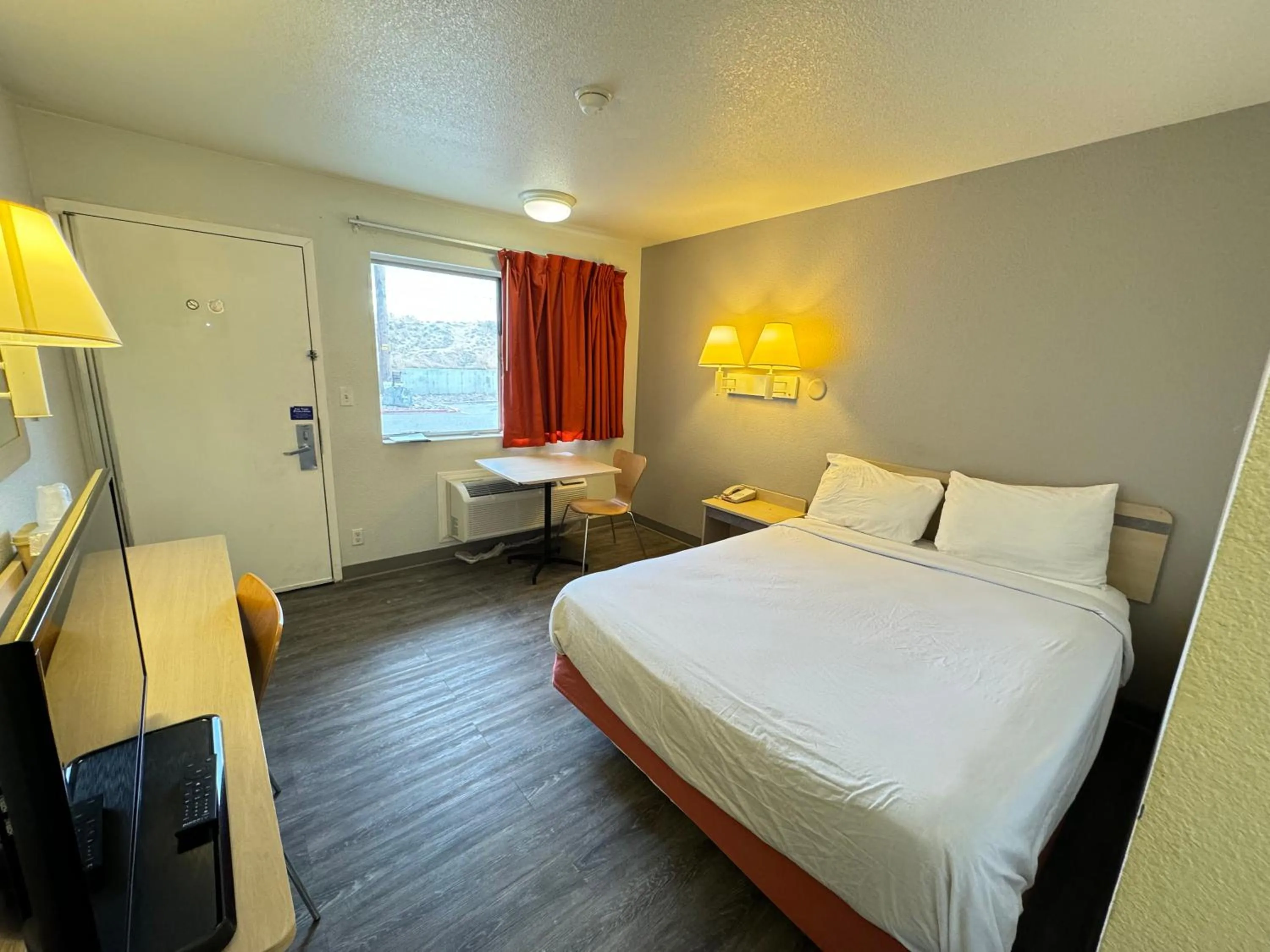 Bedroom, Bed in Motel 6-Casper, WY