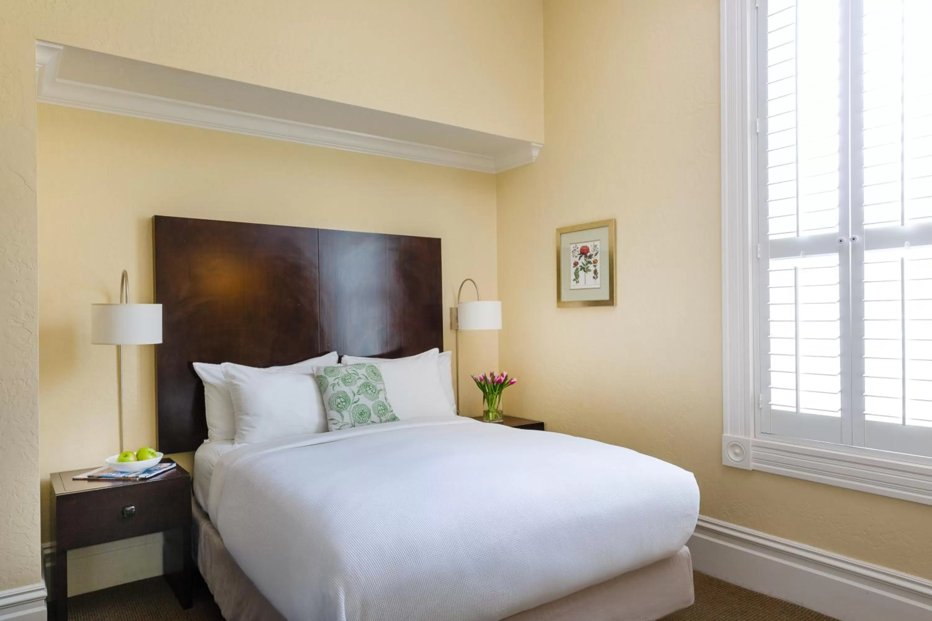 Bed in Healdsburg Inn on the Plaza, A Four Sisters Inn