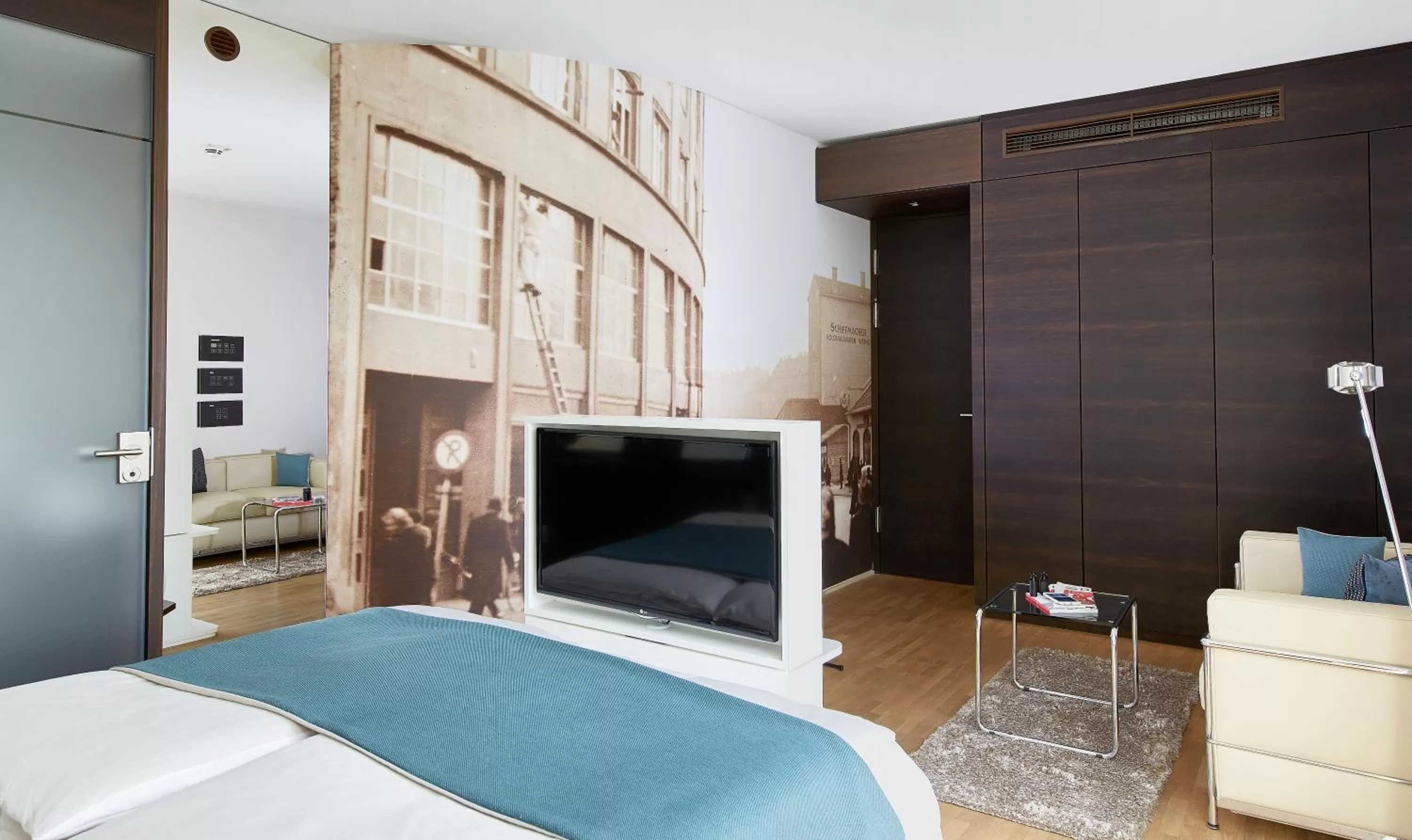 TV and multimedia, Bed in Living Hotel Das Viktualienmarkt