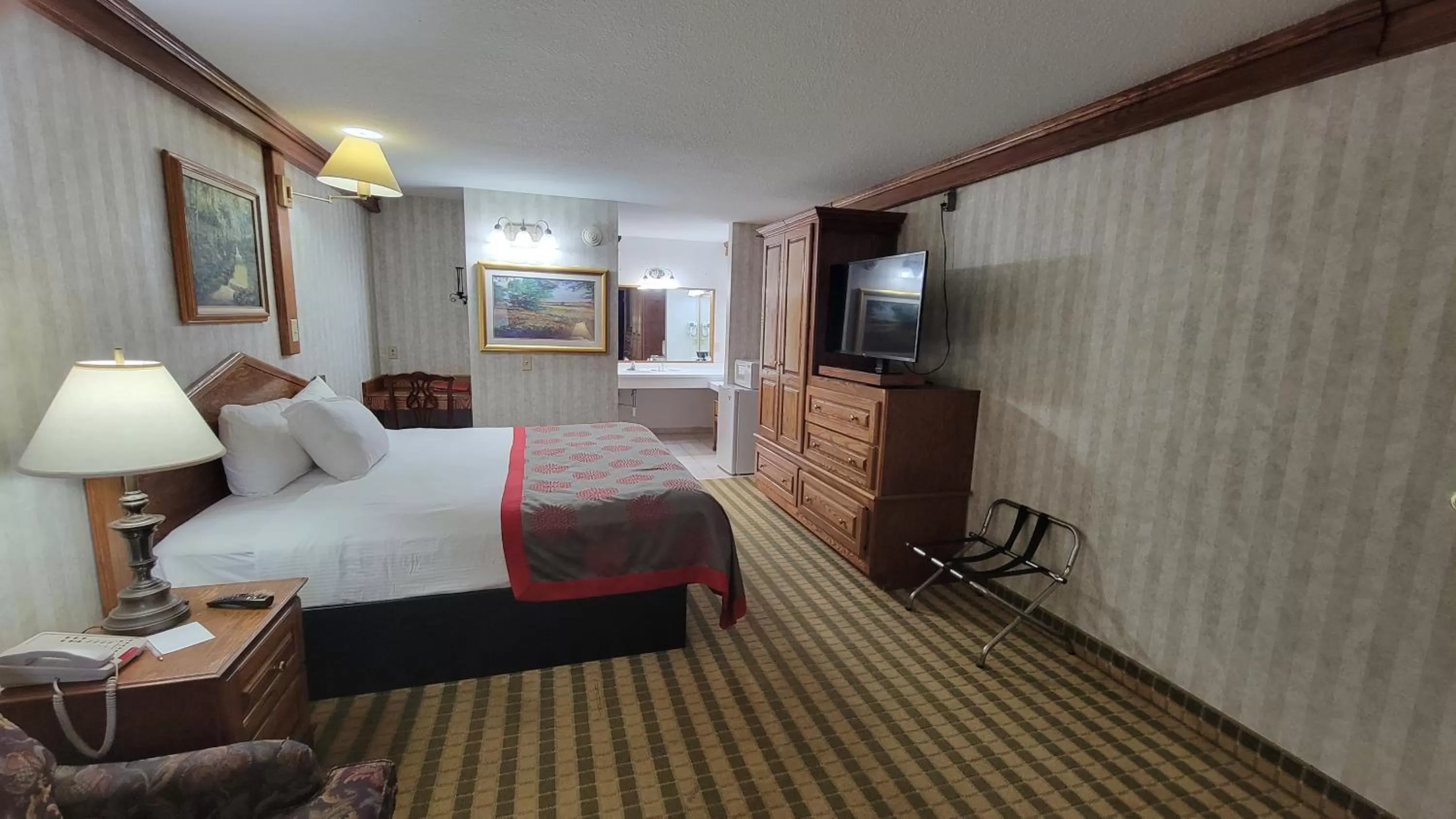 Photo of the whole room, Bed in Ramada by Wyndham Saginaw Hotel & Suites