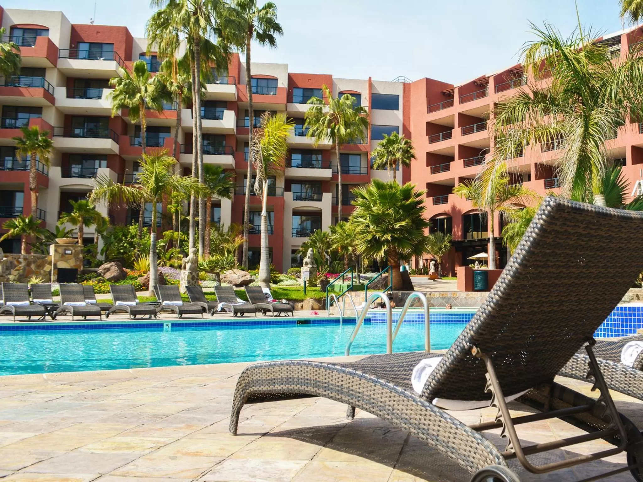 Swimming pool in Hotel Coral & Marina