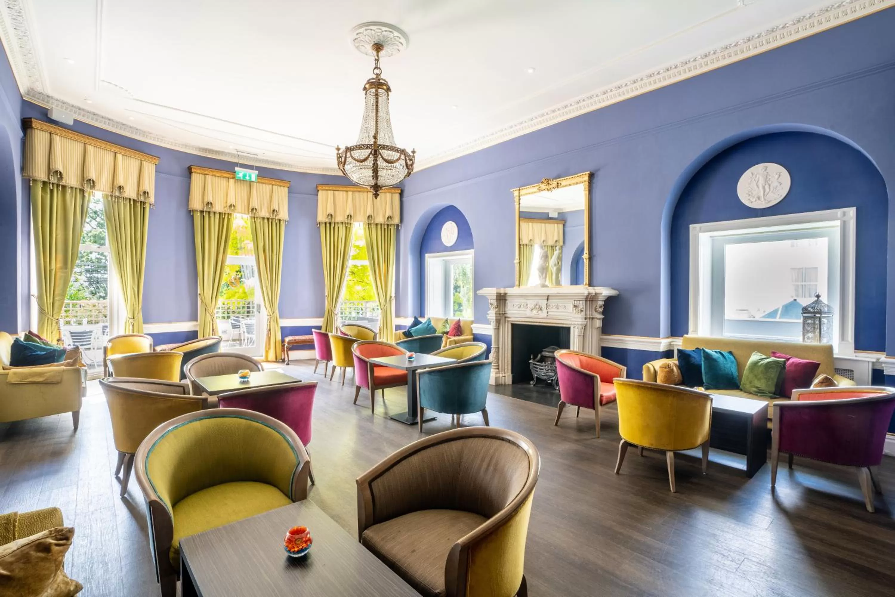 Restaurant/places to eat in Bromley Court Hotel London