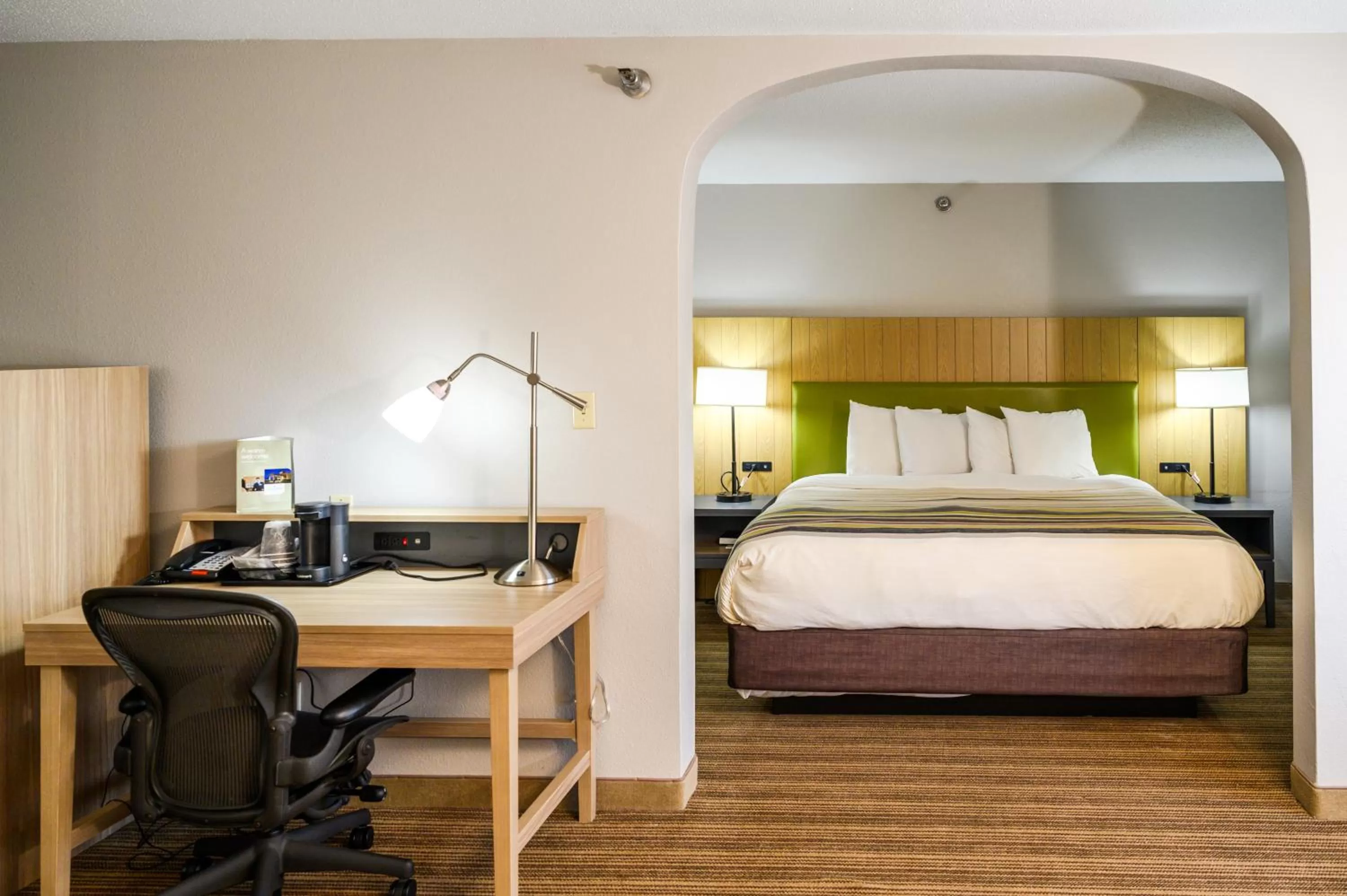 Bedroom, Bed in Country Inn & Suites by Radisson, Greenfield, IN