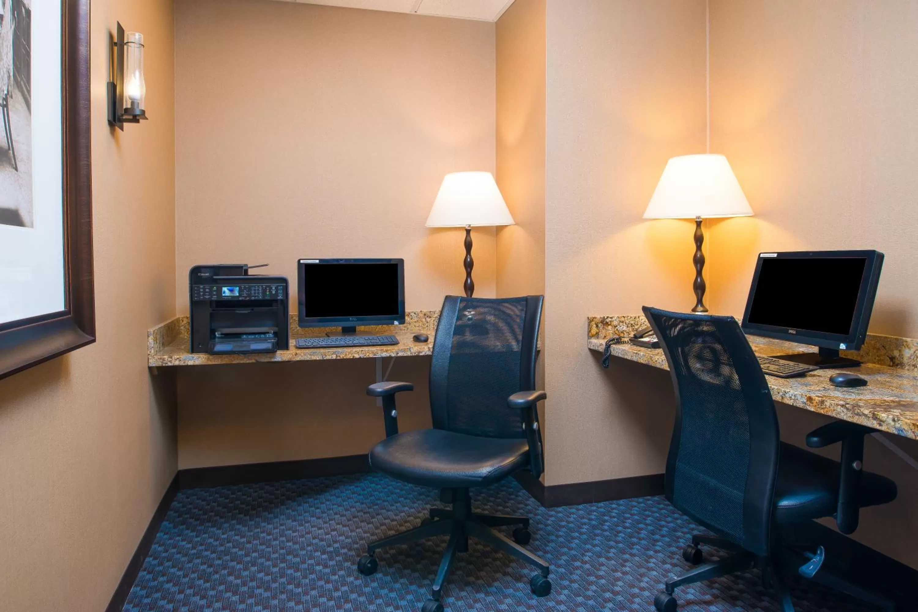 Business facilities in Glacier Peaks Hotel