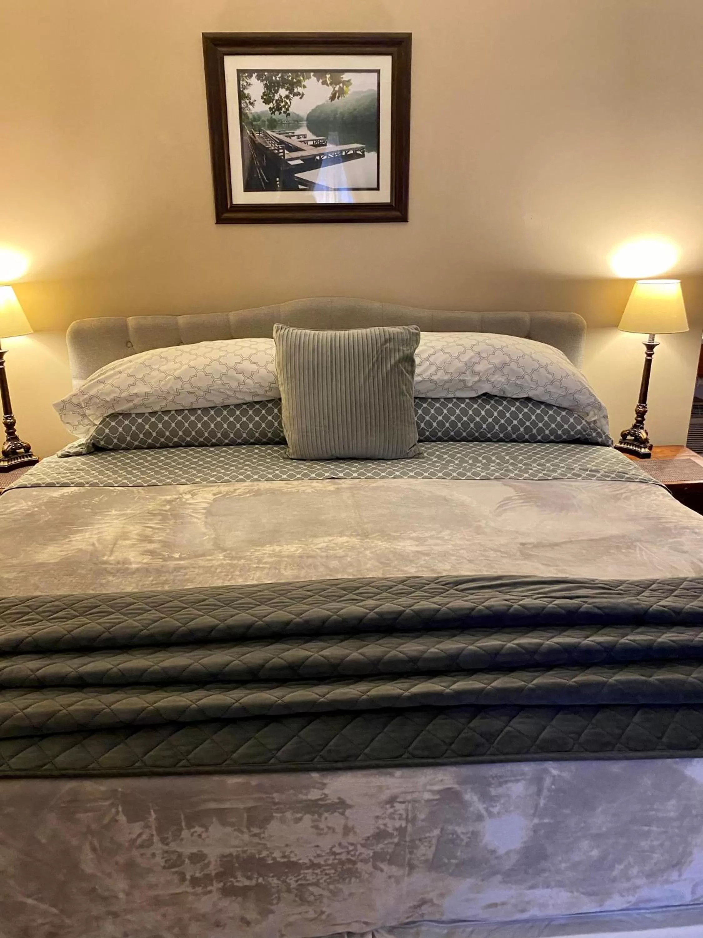 Bed in Grafton Lodge