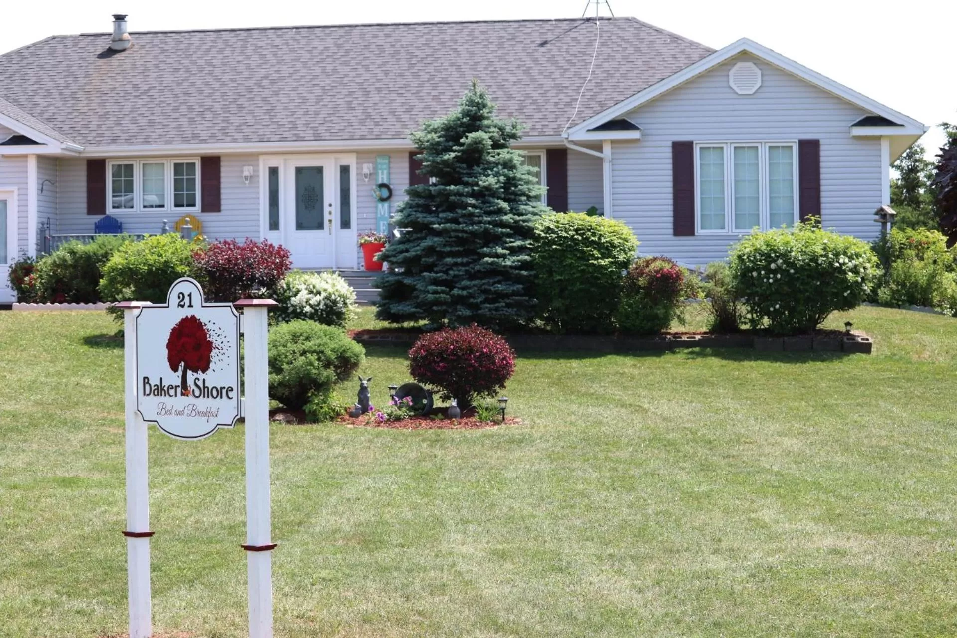 Property Building in Baker Shore Bed and Breakfast