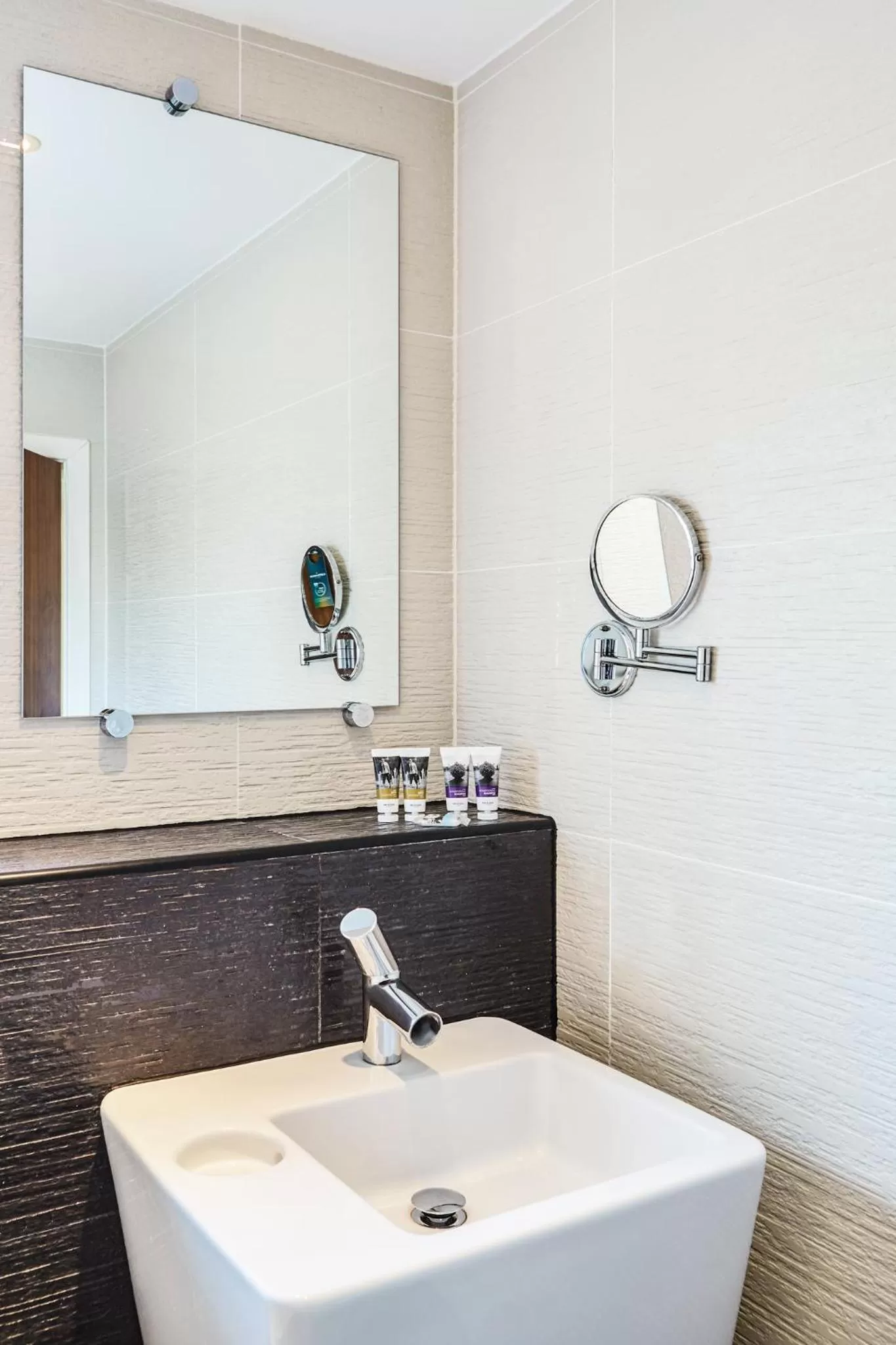 Bathroom in Mercure Newbury West Grange Hotel