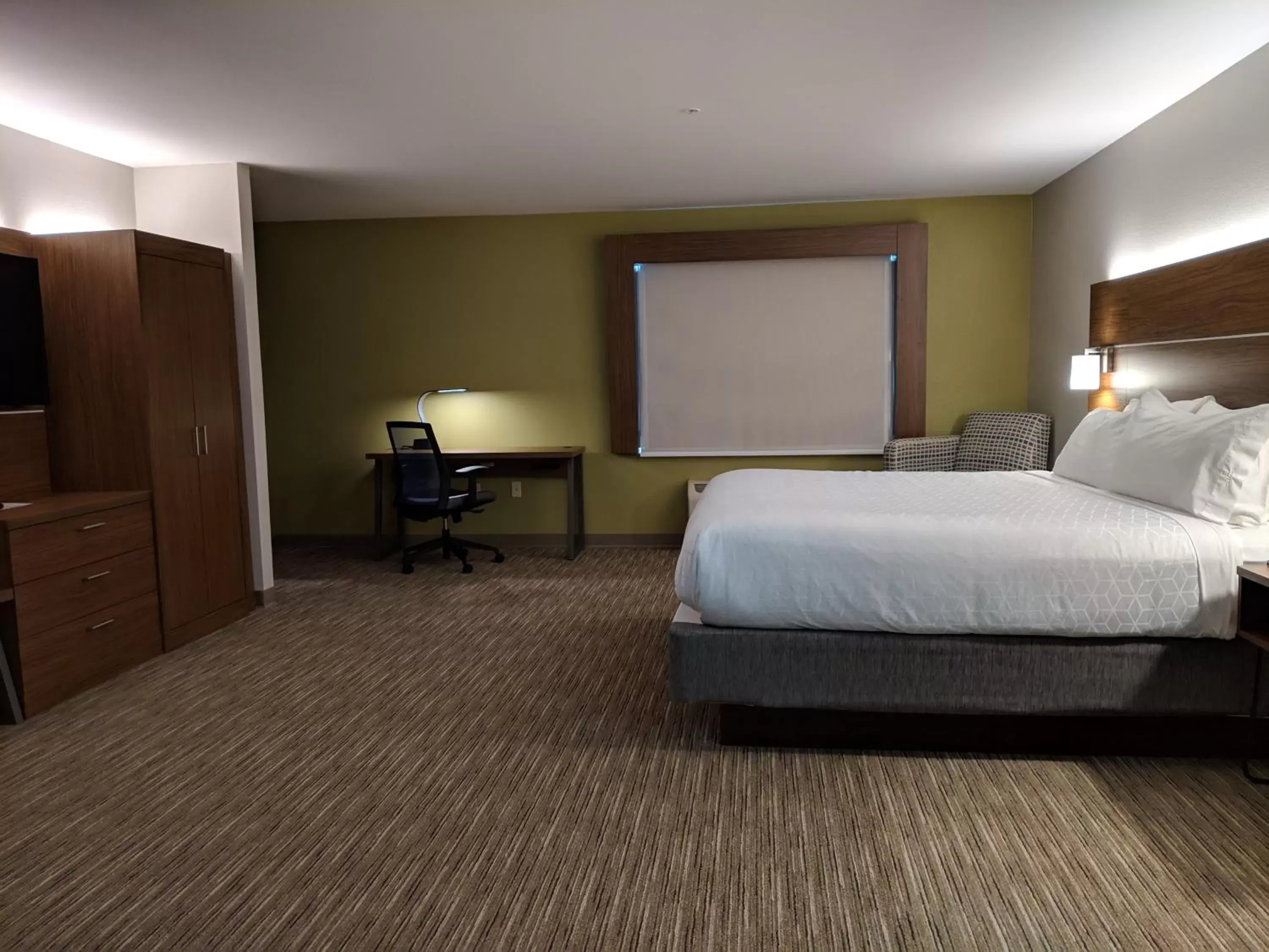 King Suite in Holiday Inn Express Hotel & Suites Claypool Hill -Richlands Area by IHG King Suite in Holiday Inn Express Hotel & Suites Claypool Hill -Richlands Area by IHG