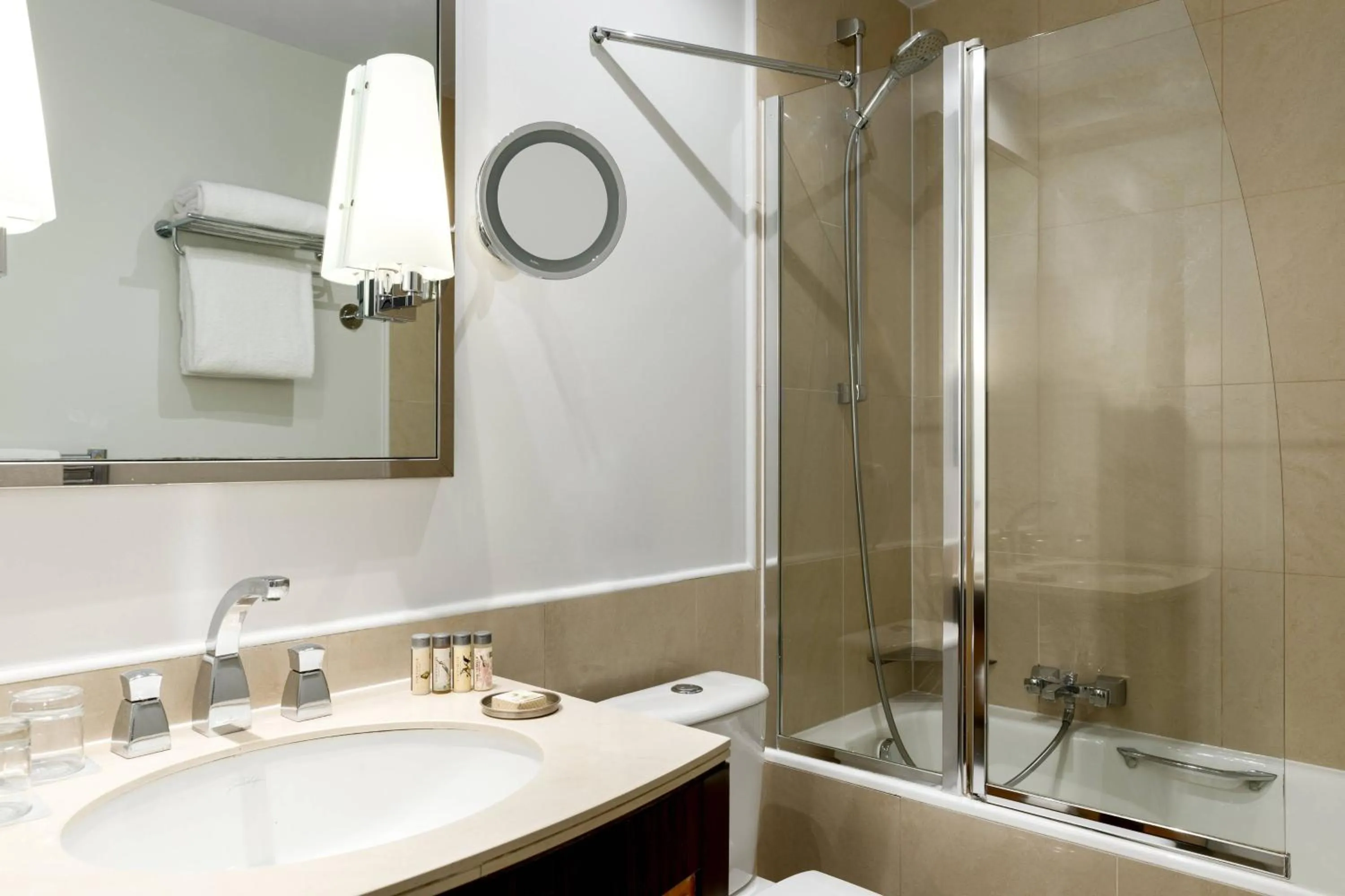 Cozy Suite with Breakfast in Renaissance Paris Vendome Hotel