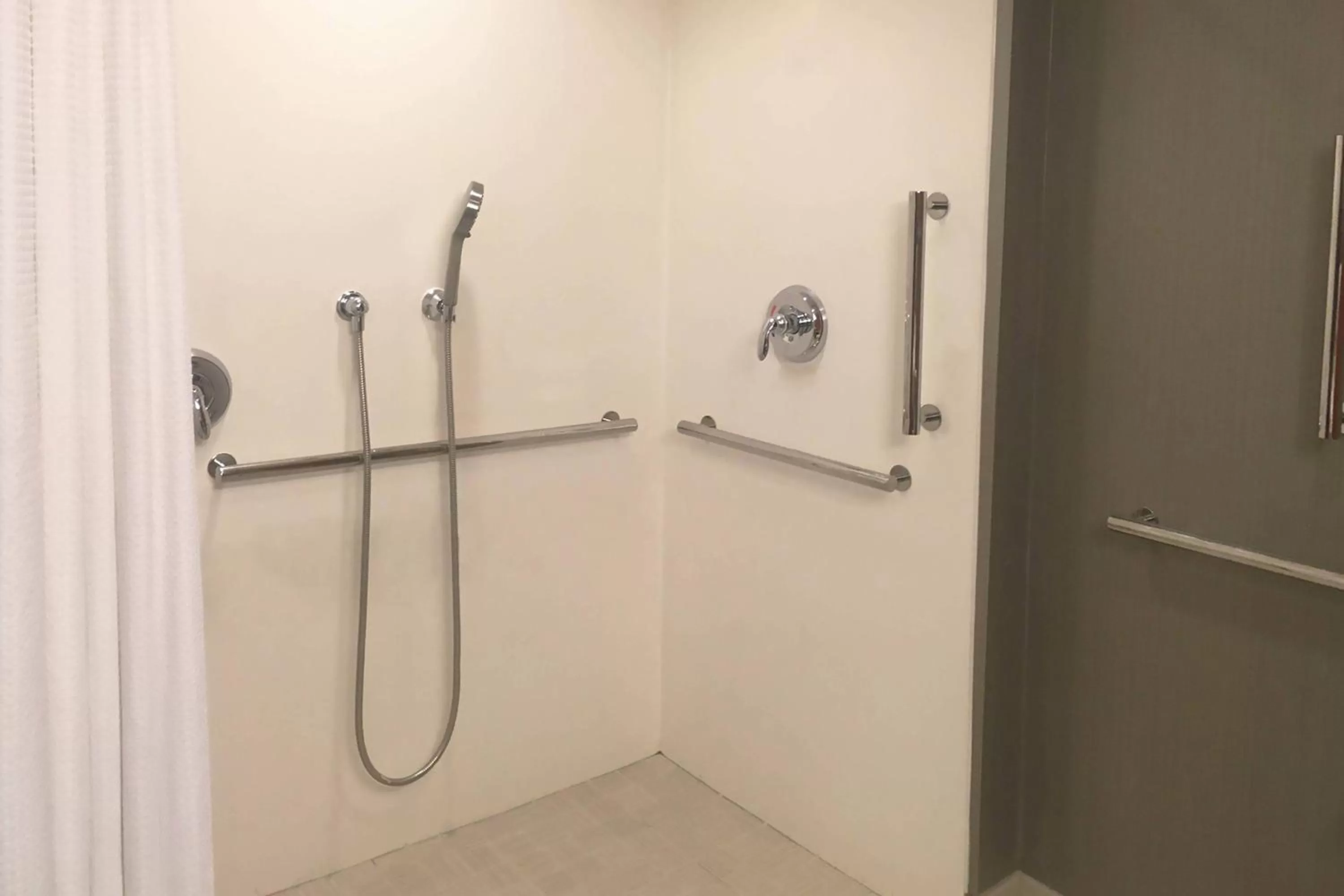 Bathroom in Courtyard by Marriott Westbury Long Island