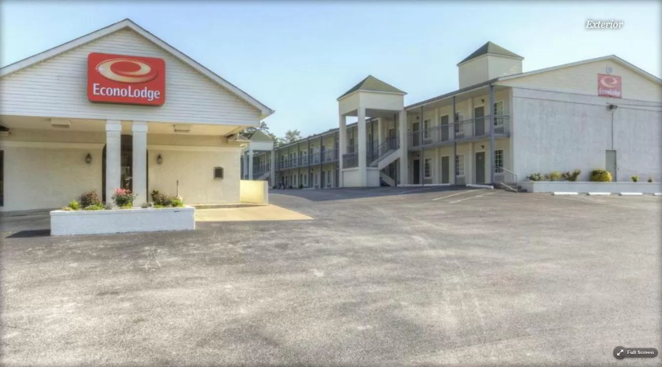 Property building in Econo Lodge