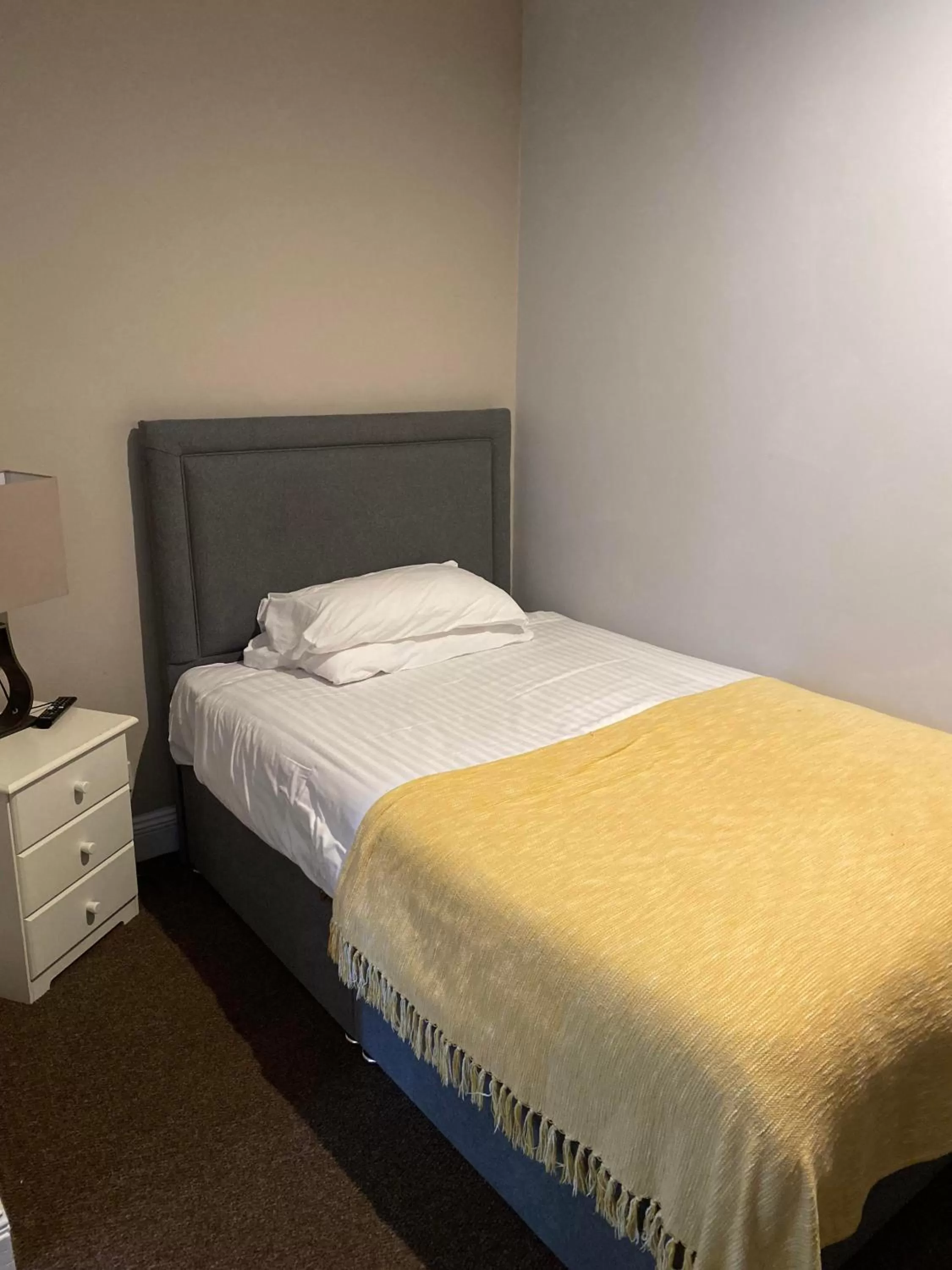 Bed in The Oaks Hotel