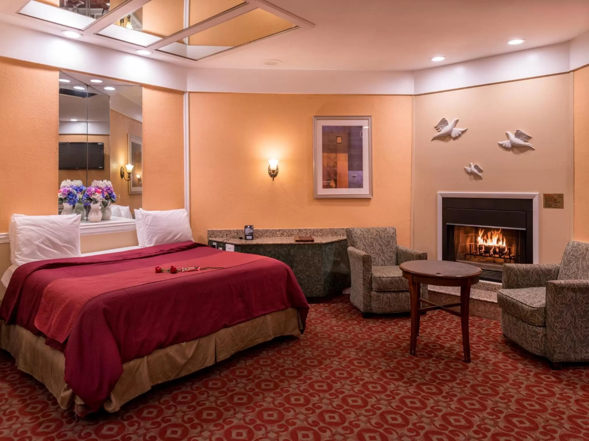 Bed in Inn of The Dove Romantic Luxury & Business Suites