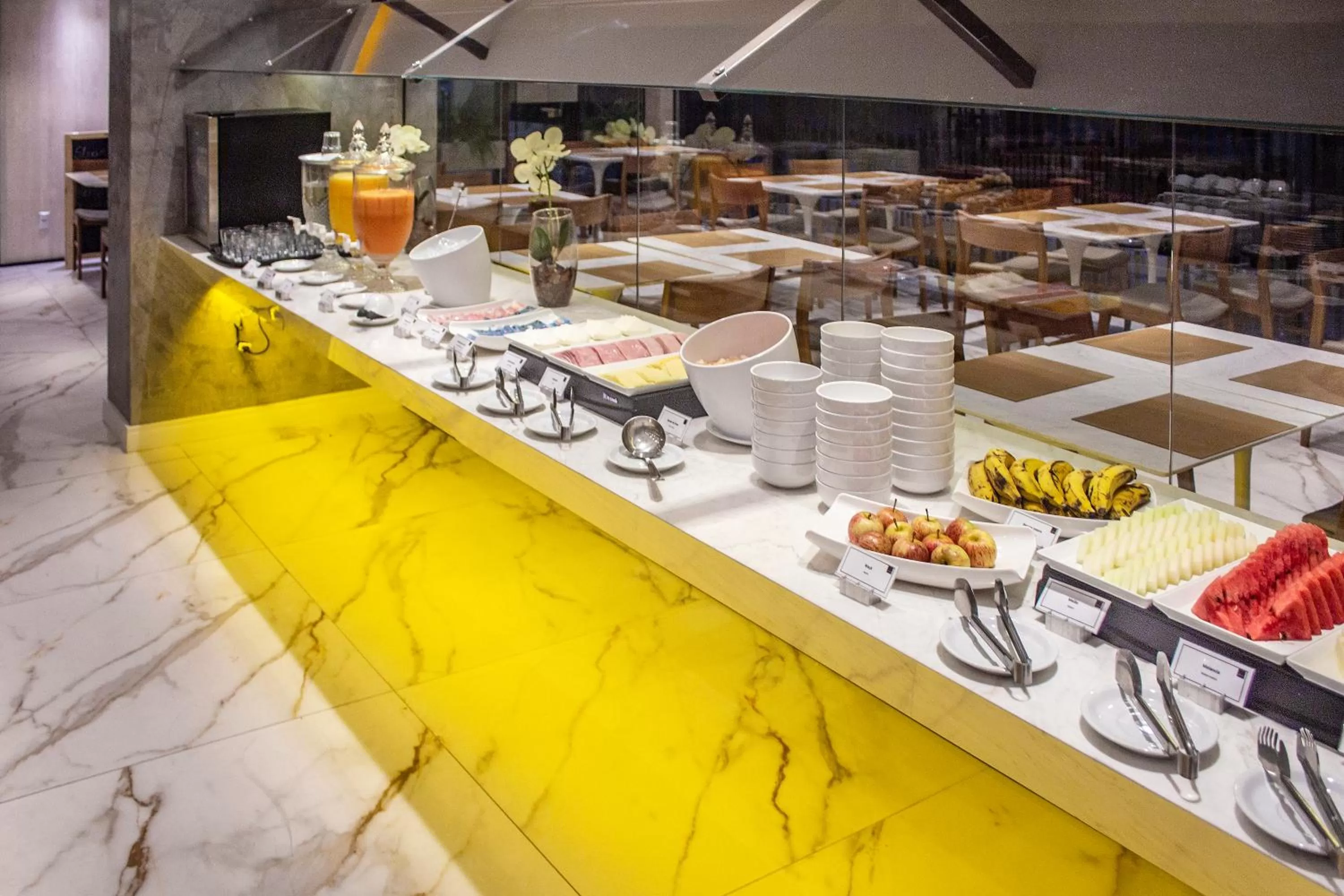 Restaurant/places to eat in Lets Idea Brasília Hotel