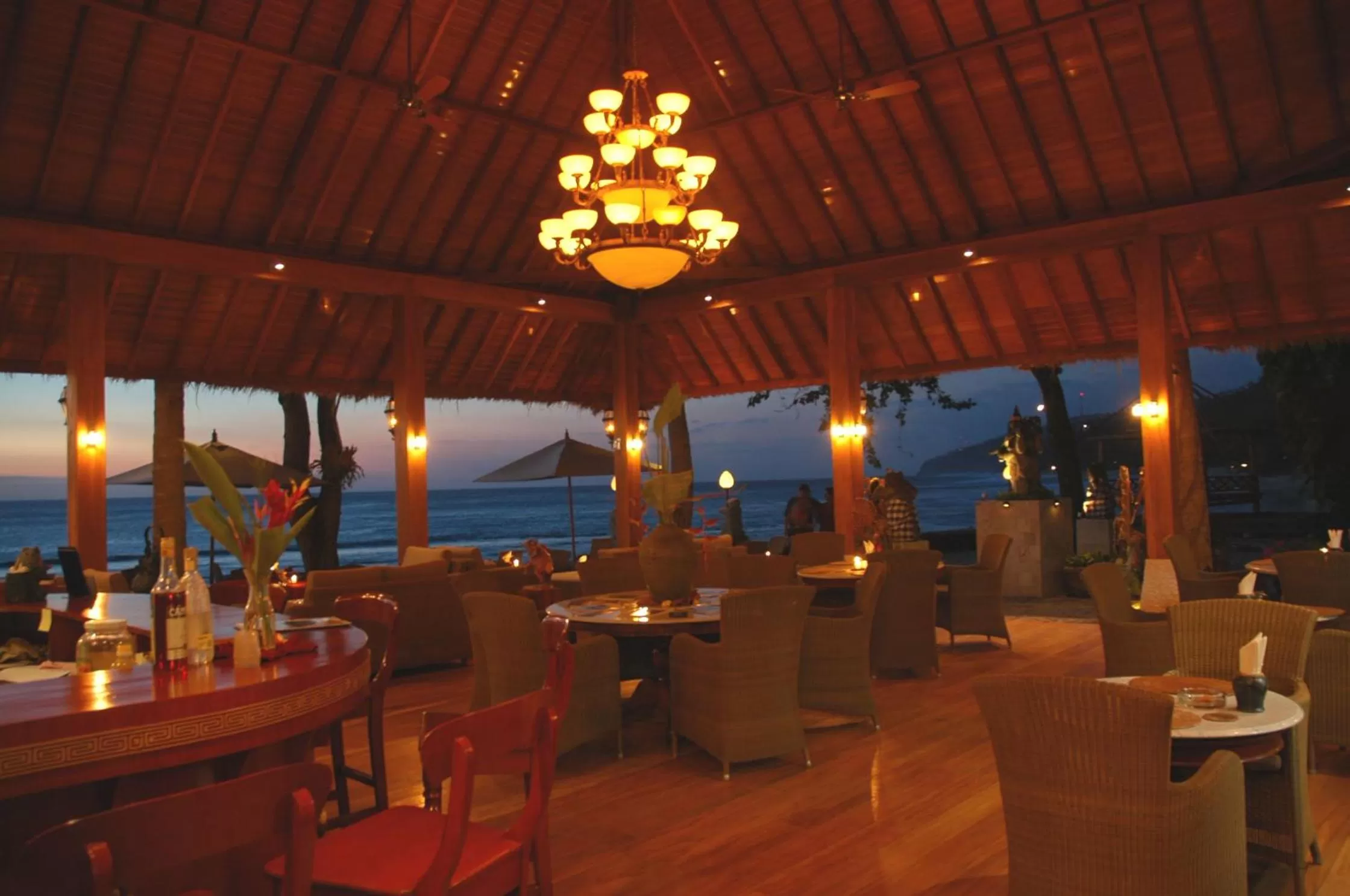 Restaurant/places to eat in Puri Mas Boutique Resort & Spa