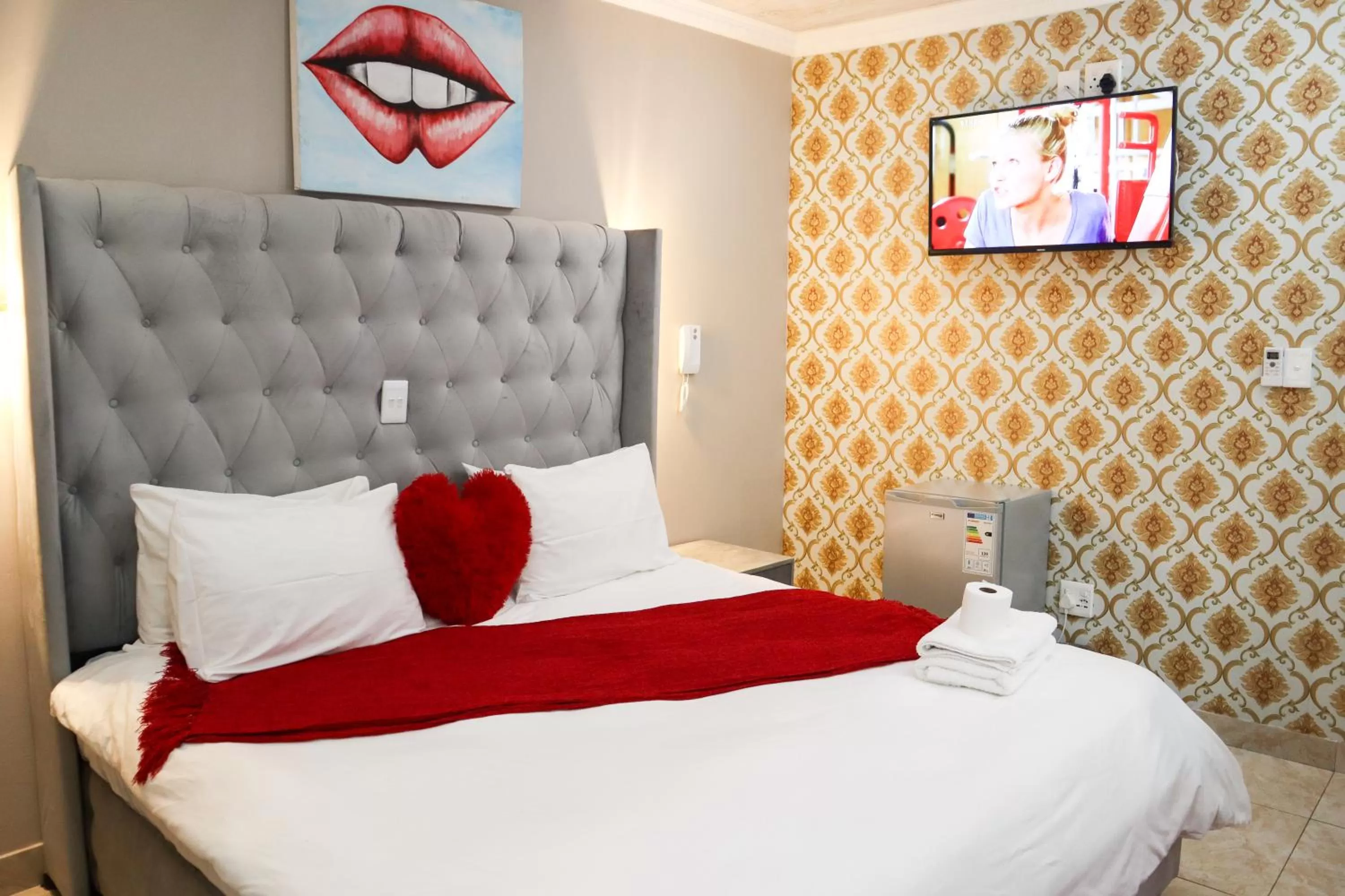 Bedroom, Bed in Gold Crown International Hotel Johannesburg