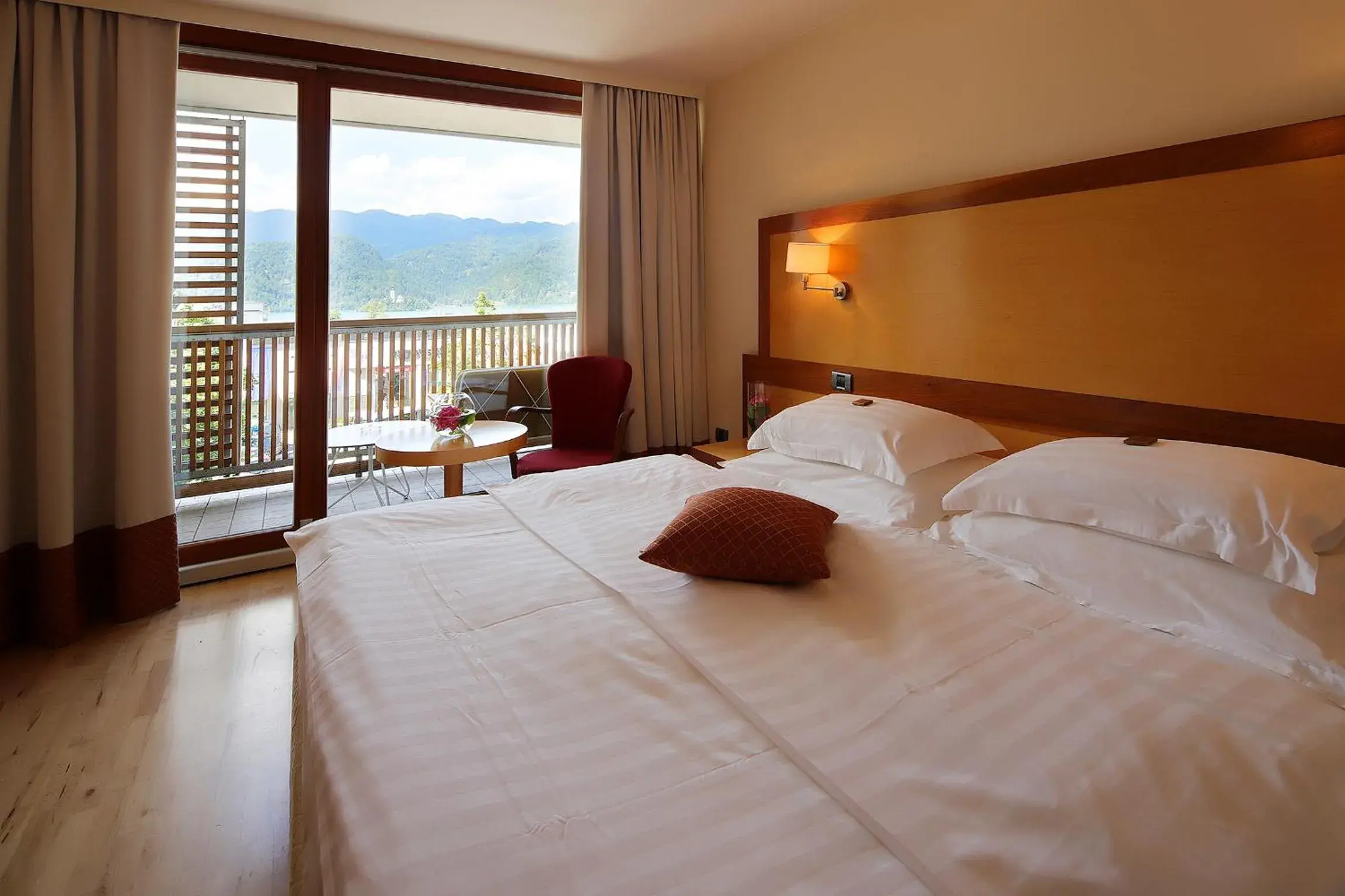 Double Room with Lake View in Hotel Lovec Double Room with Lake View in Hotel Lovec