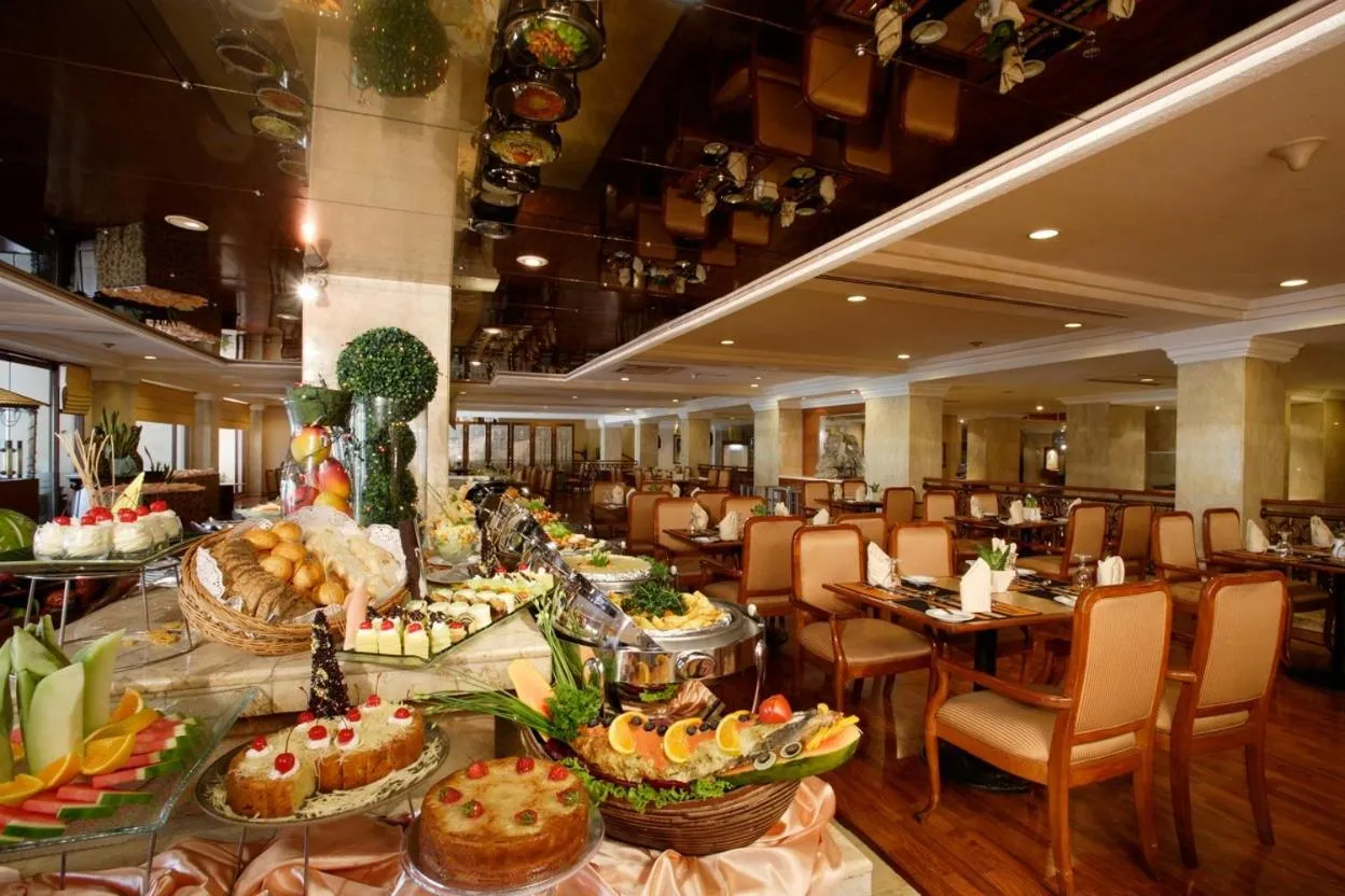 Restaurant/places to eat in Hotel New Saphir Yogyakarta