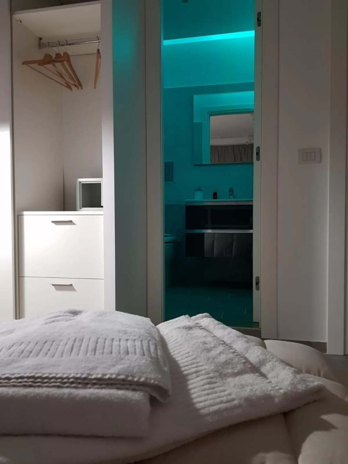 Bed in 2B Fifteen Floor Suite Napoli