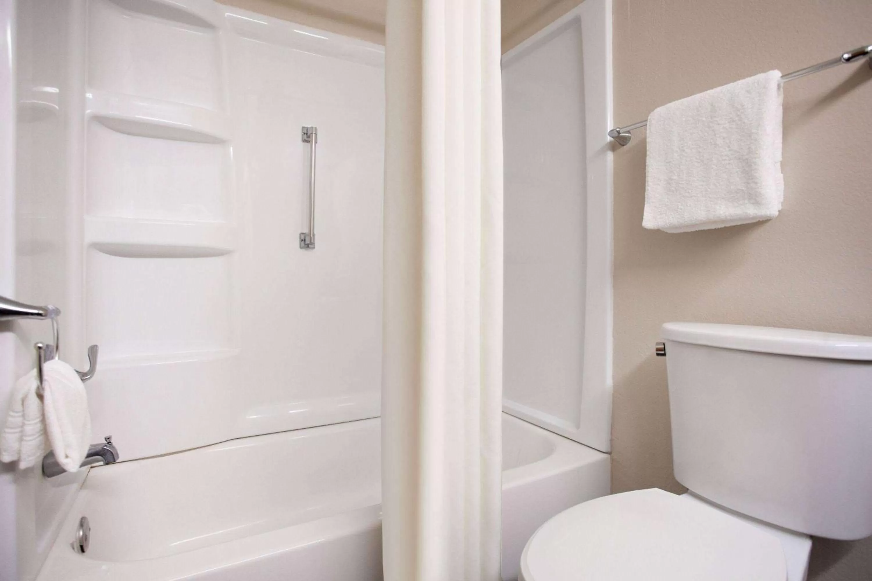 TV and multimedia in Super 8 by Wyndham Lenexa Overland Park Area/Mall Area