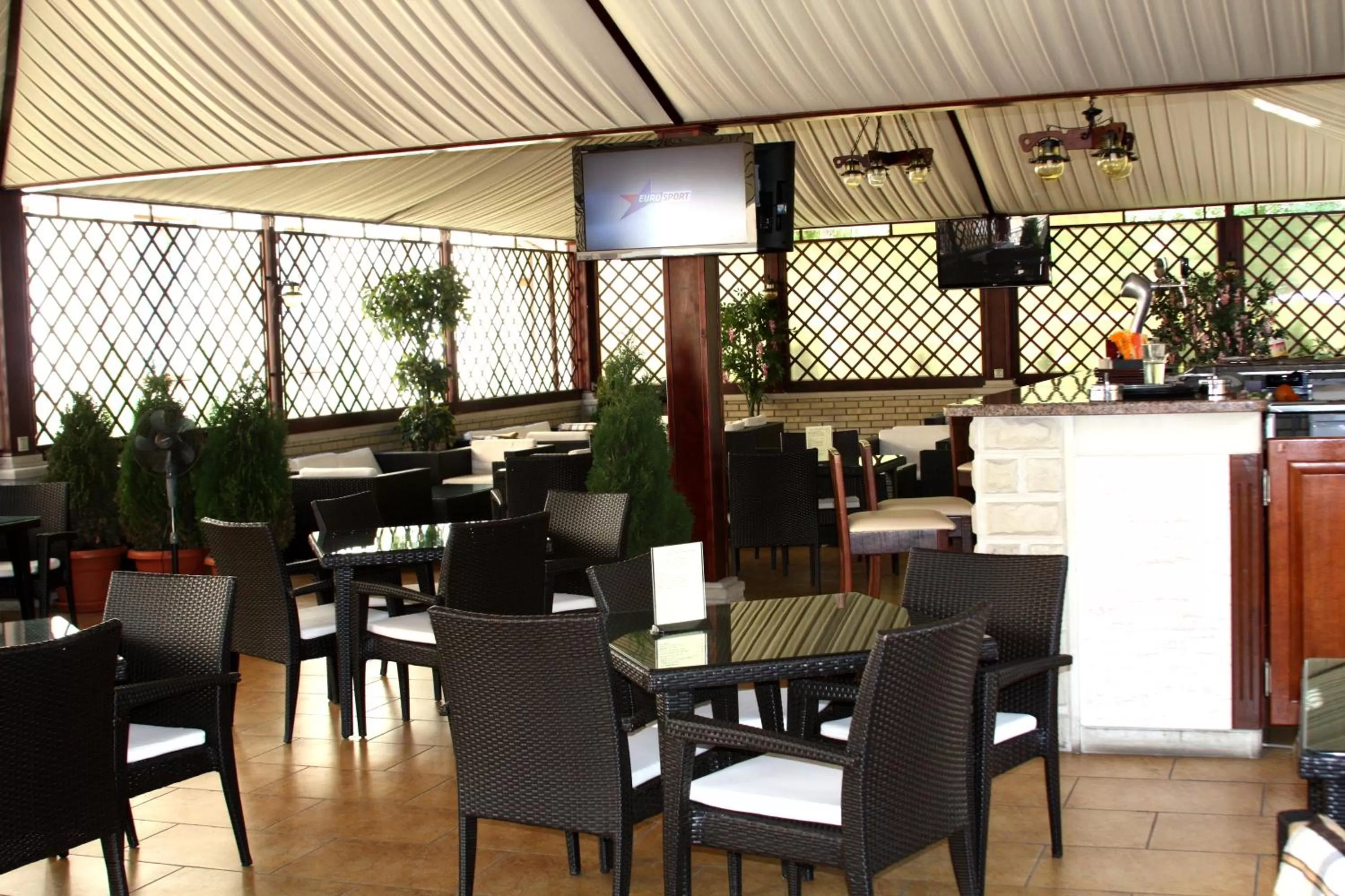 Restaurant/places to eat in CityClub Hotel