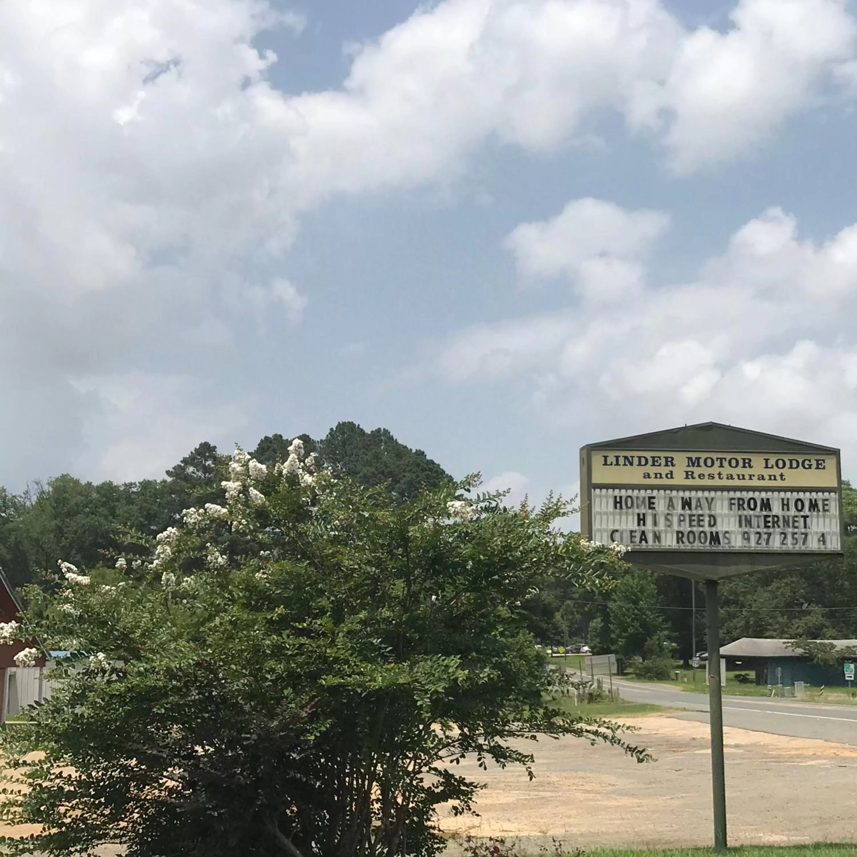 Property logo or sign in Linder Motor Lodge