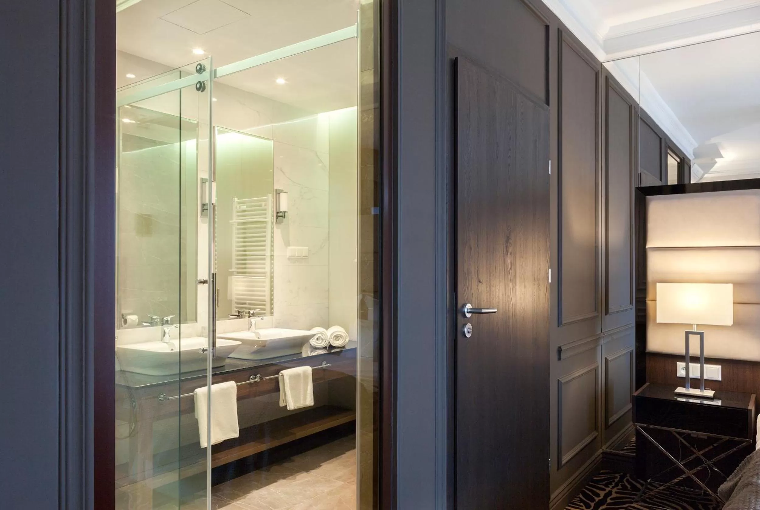 Bathroom, Bed in Hotel Mansor