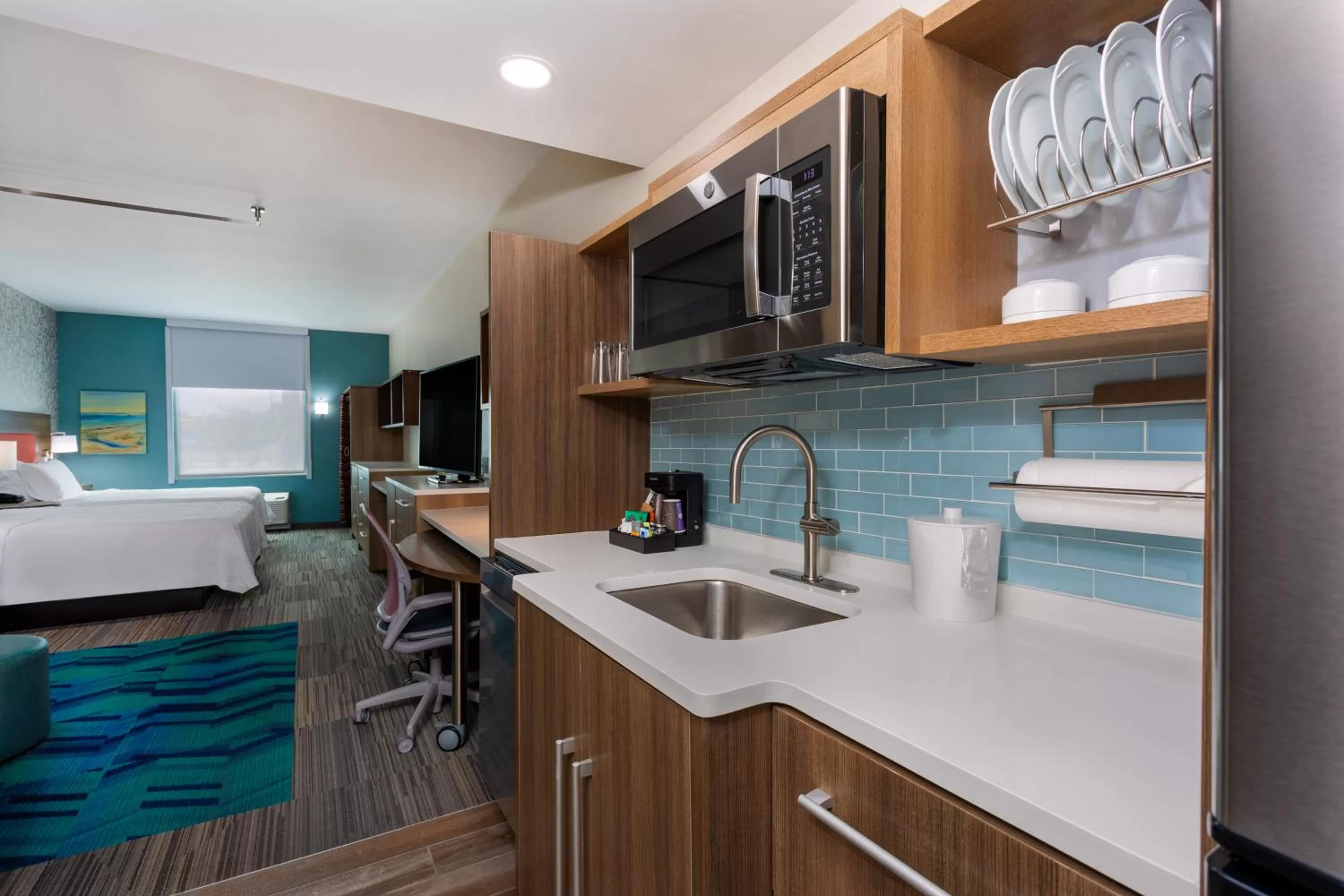 Kitchen or kitchenette, Bed in Home2 Suites By Hilton Vero Beach I-95