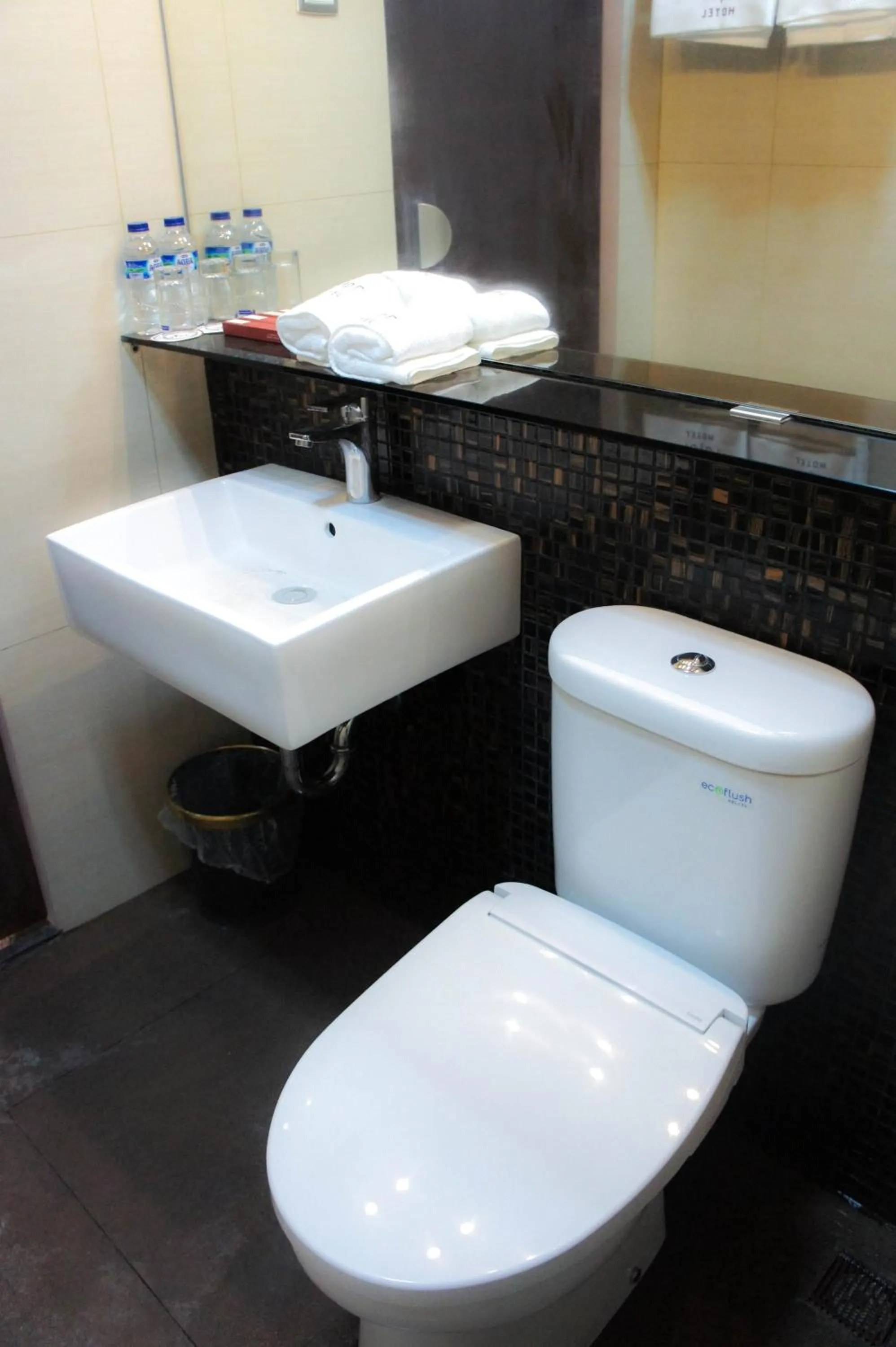 Bathroom in Favor Hotel Makassar City Center By LIFE